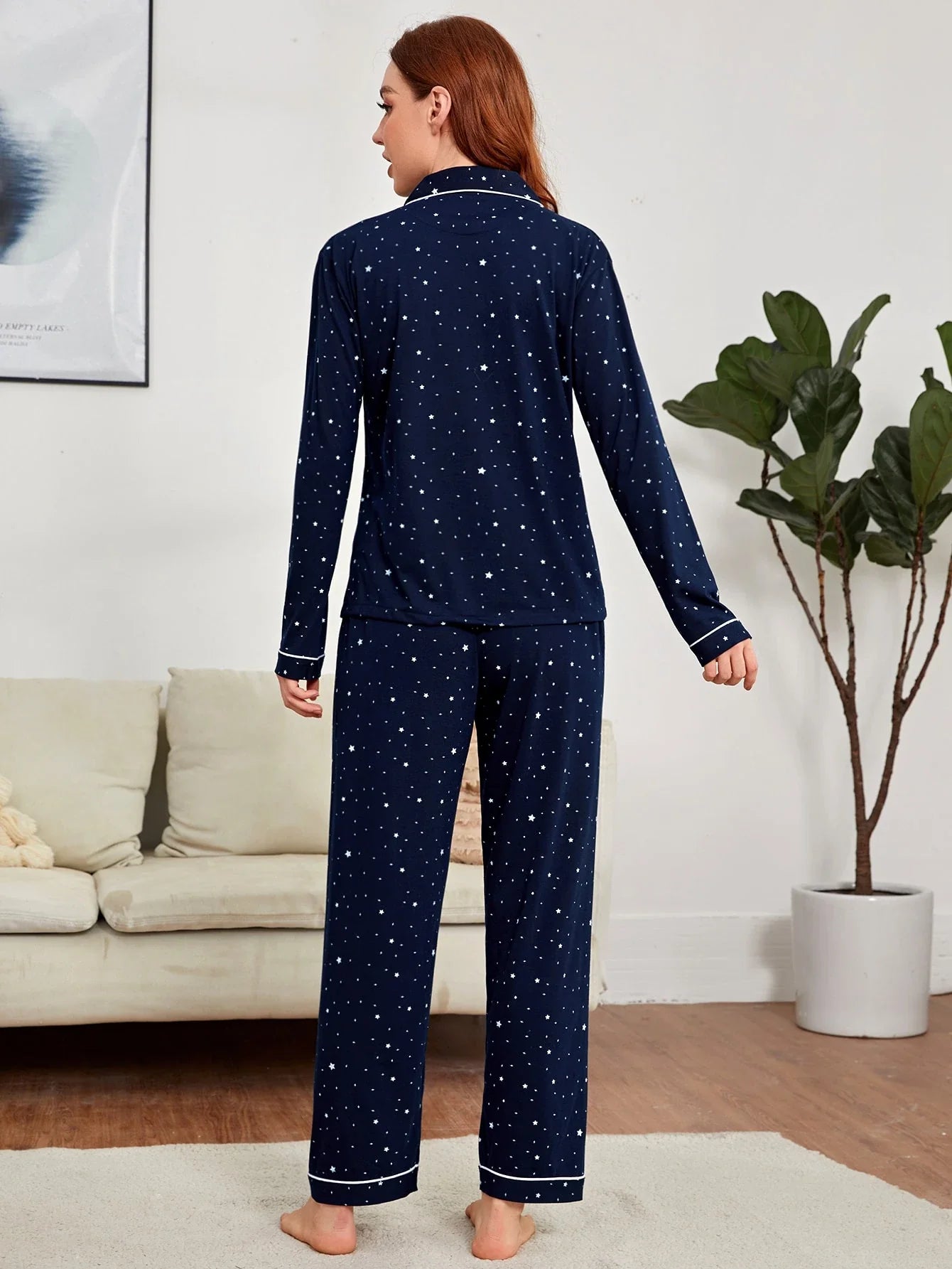 Conjunto de Pijama / Pijama com Estampa Galáxia e Barrado Contrastante