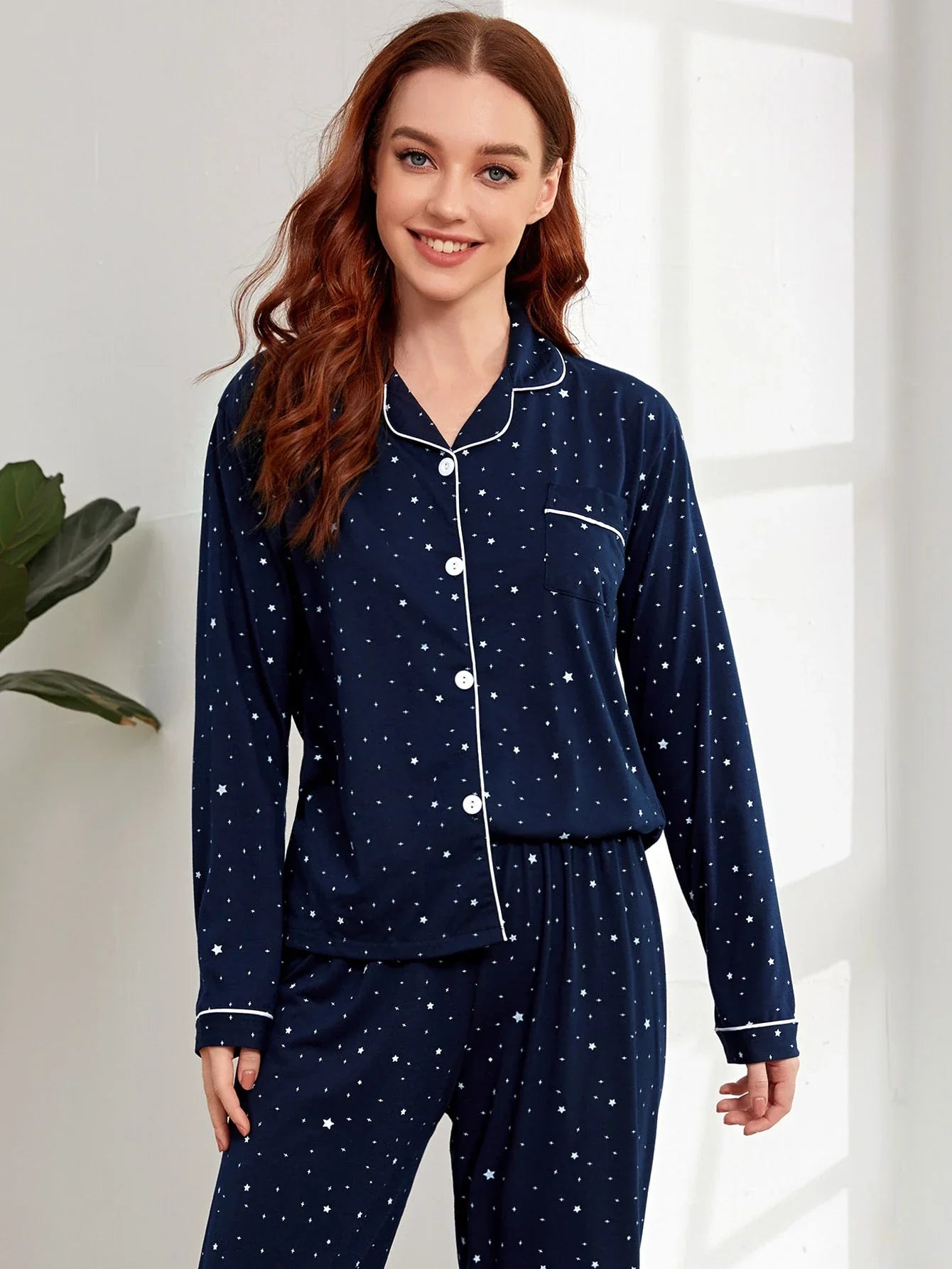 Conjunto de Pijama / Pijama com Estampa Galáxia e Barrado Contrastante
