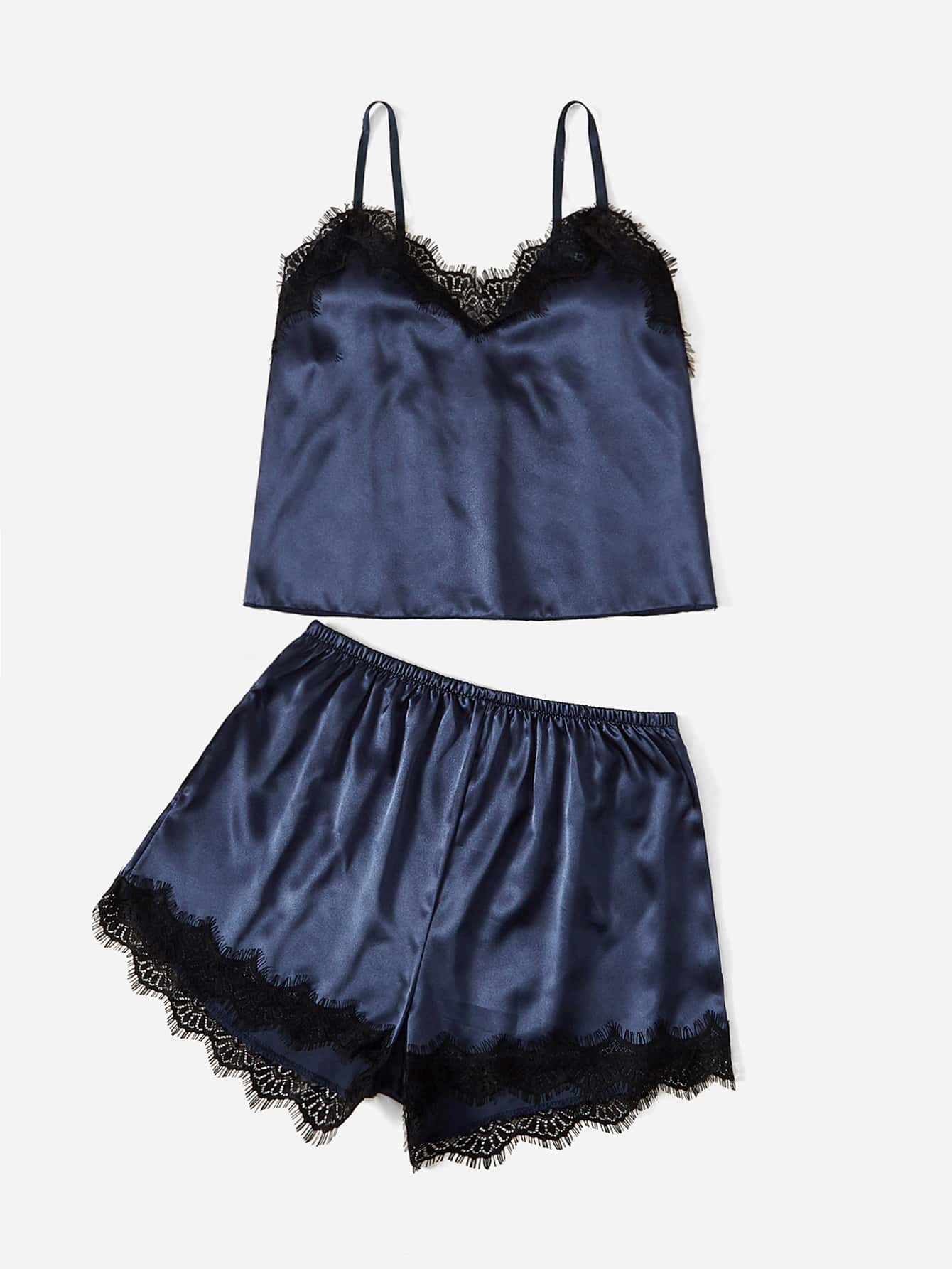 Conjunto de Pijama com Top Camiseta e Shorts em Cetim com Renda