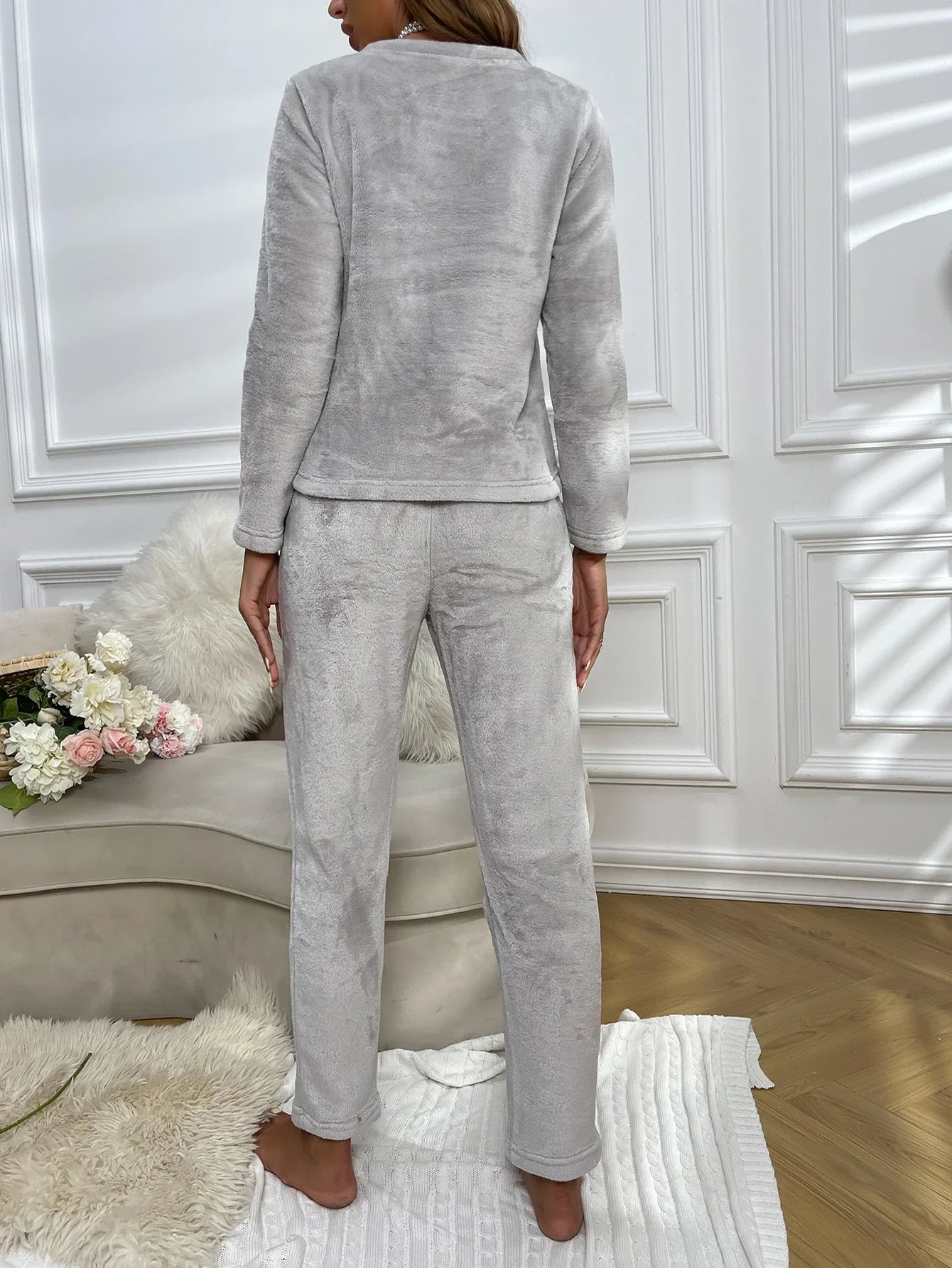 Conjunto de Pijama Flanelado com Bordado de Cílios e Corações