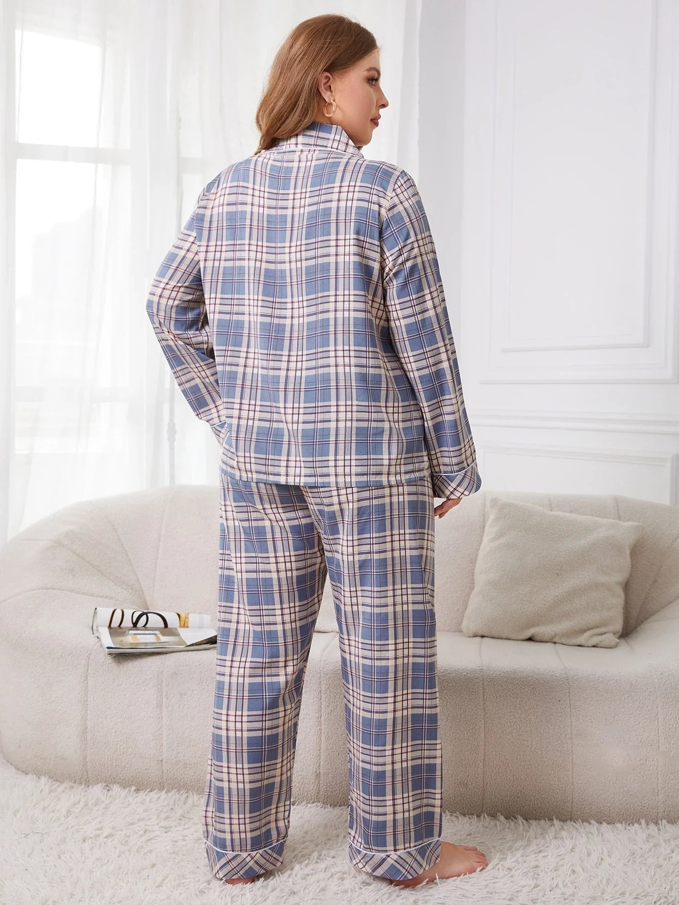 Conjunto de Pijama com Estampa Xadrez e Detalhe em Viés Contraste