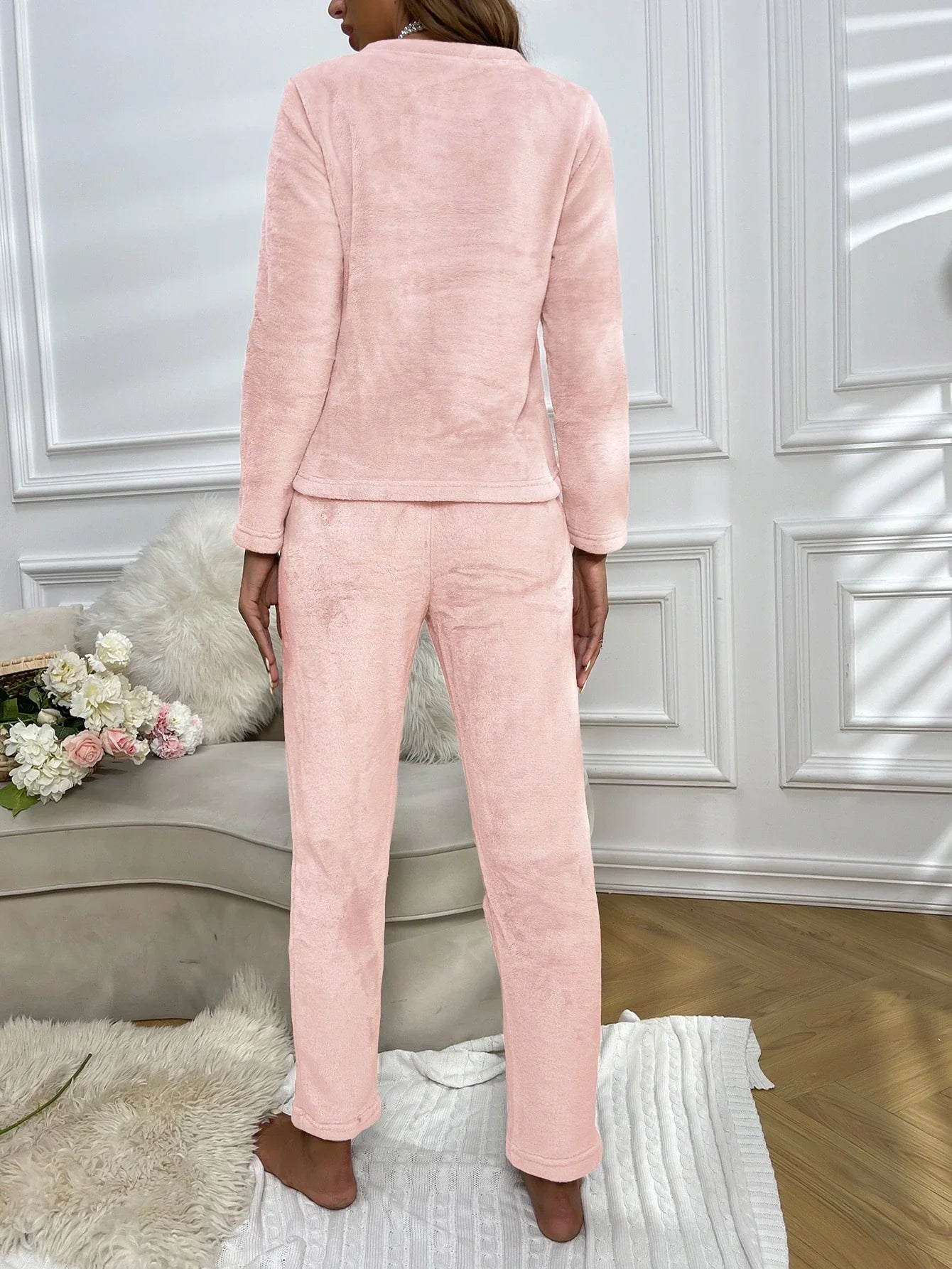 Conjunto de Pijama Flanelado com Bordado de Cílios e Corações