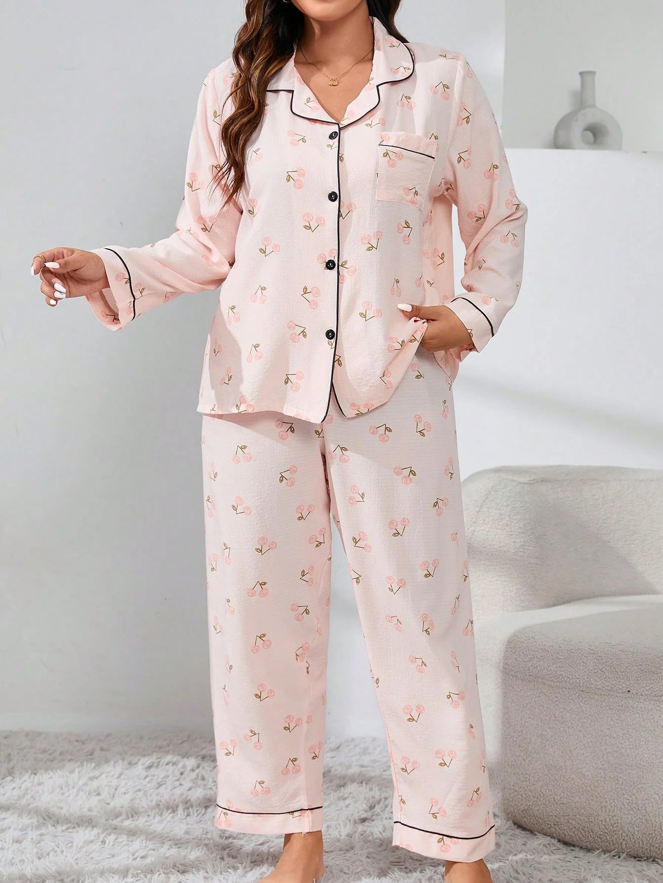 Conjunto de Pijama com Estampa Floral e Ribana de Contraste