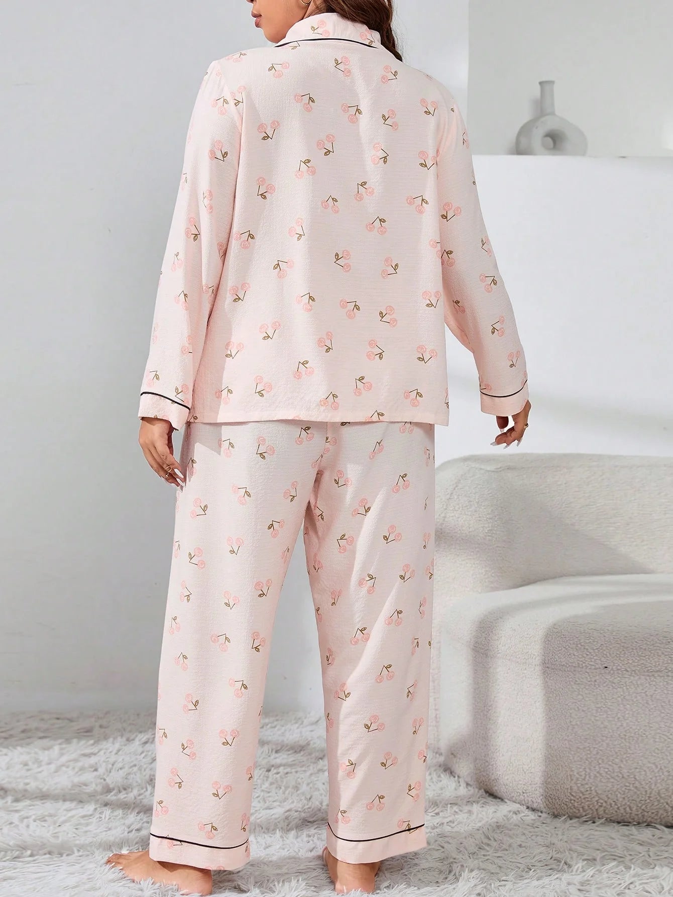 Conjunto de Pijama com Estampa Floral e Ribana de Contraste
