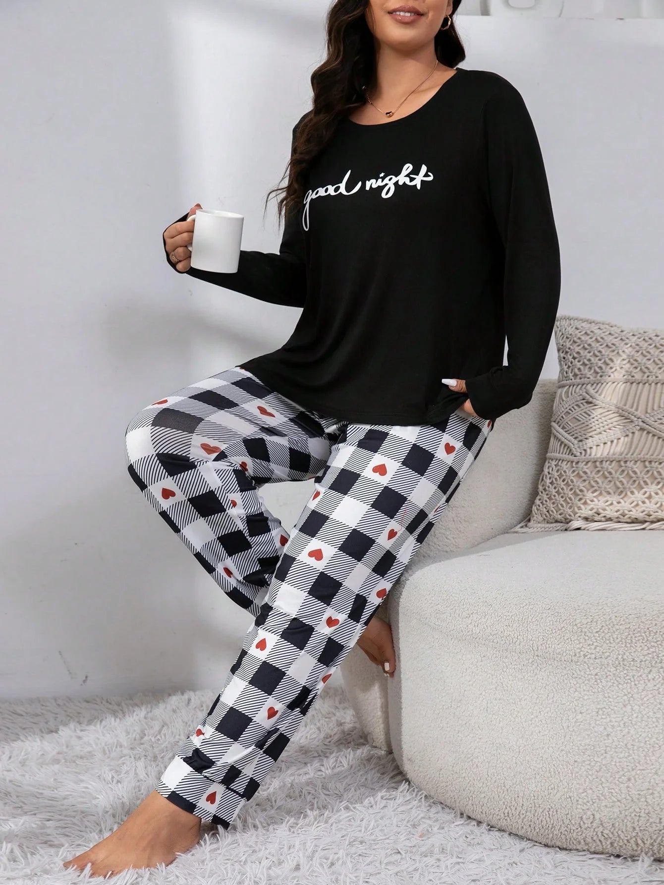 Conjunto de Pijama com Camiseta Estampada com Gráfico de Letra Plus e Calça Estampada com Coração e Xadrez