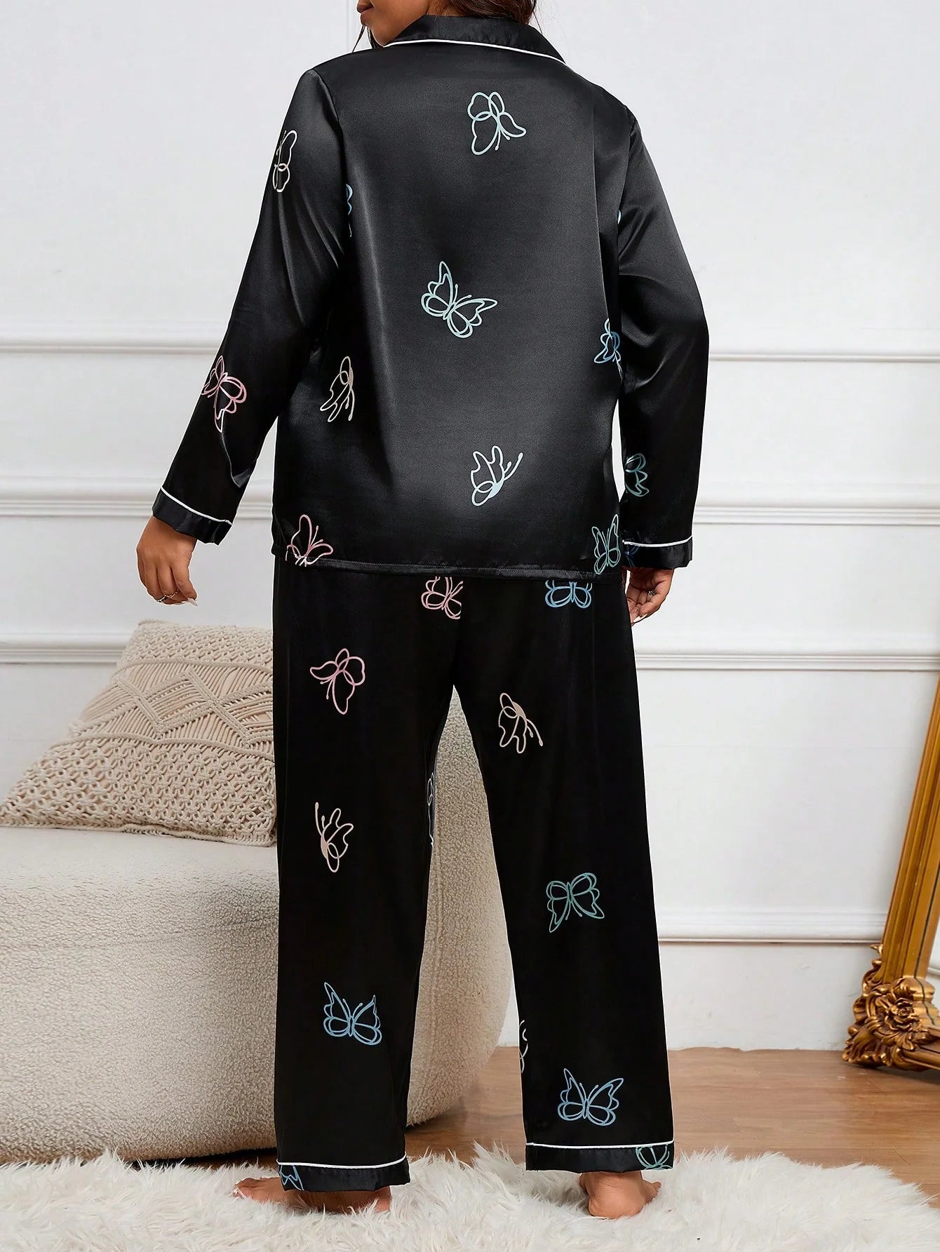 Conjunto de Pijama Cetim com Friso de Contraste Estampa de Borboleta