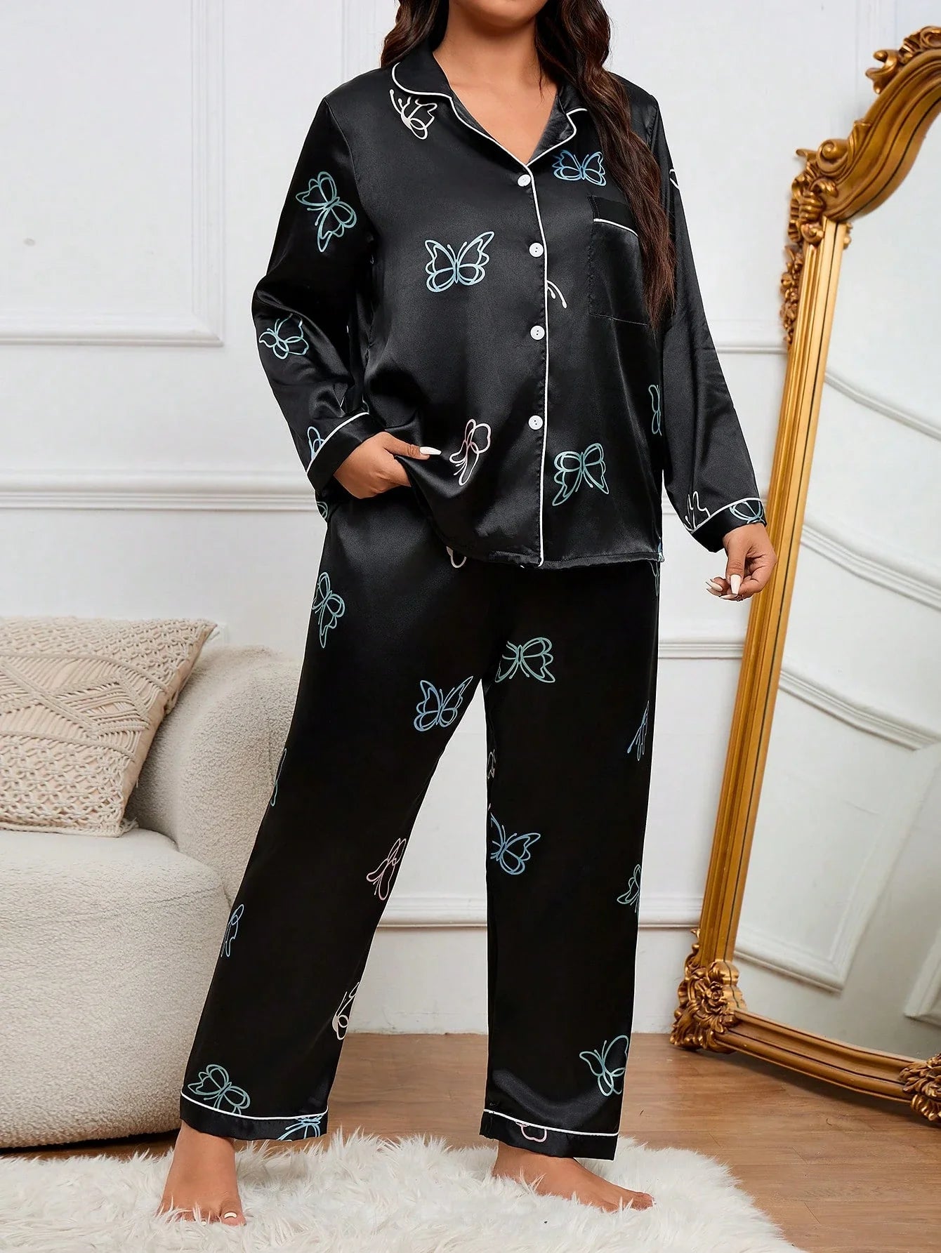 Conjunto de Pijama Cetim com Friso de Contraste Estampa de Borboleta