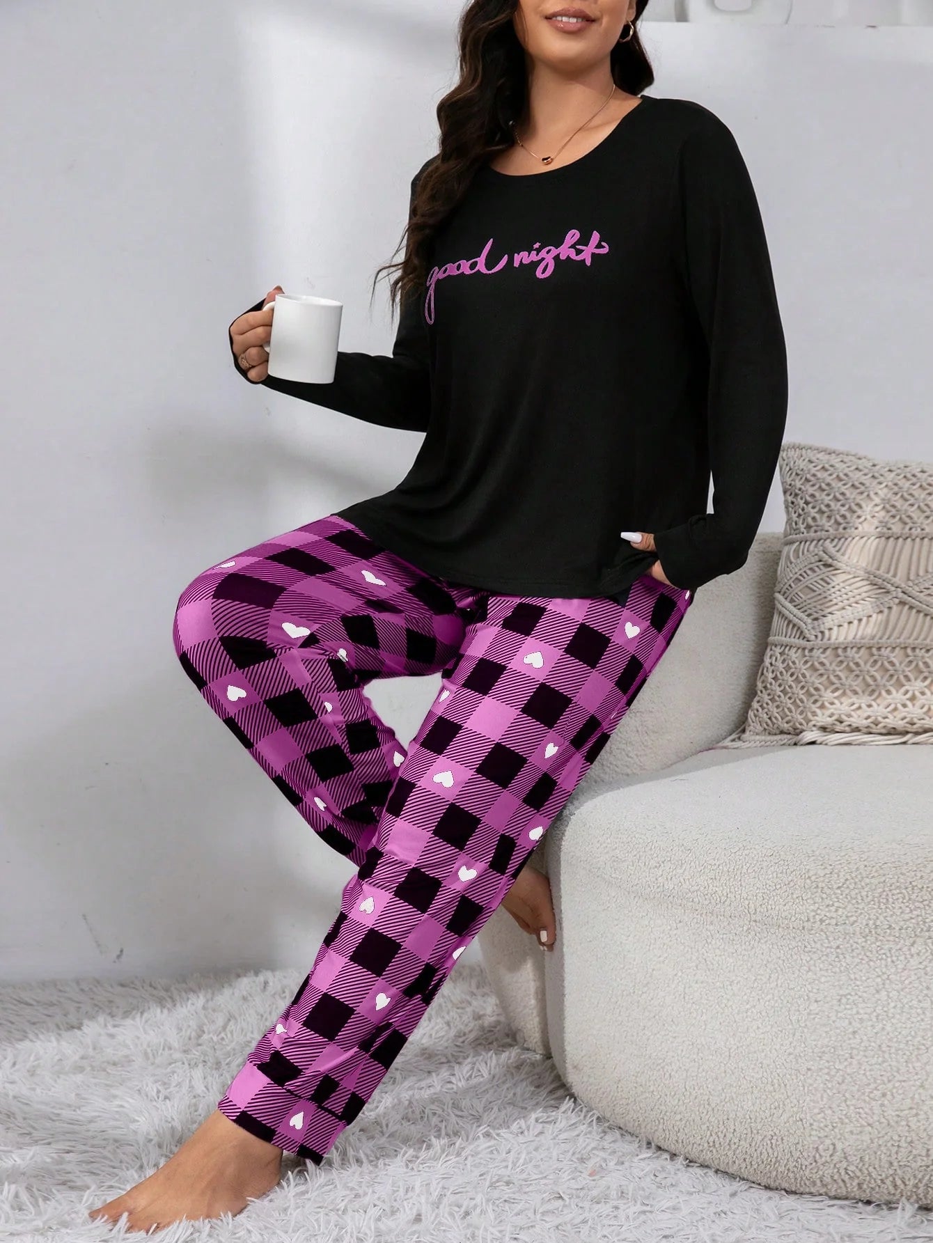 Conjunto de Pijama com Camiseta Estampada com Gráfico de Letra Plus e Calça Estampada com Coração e Xadrez