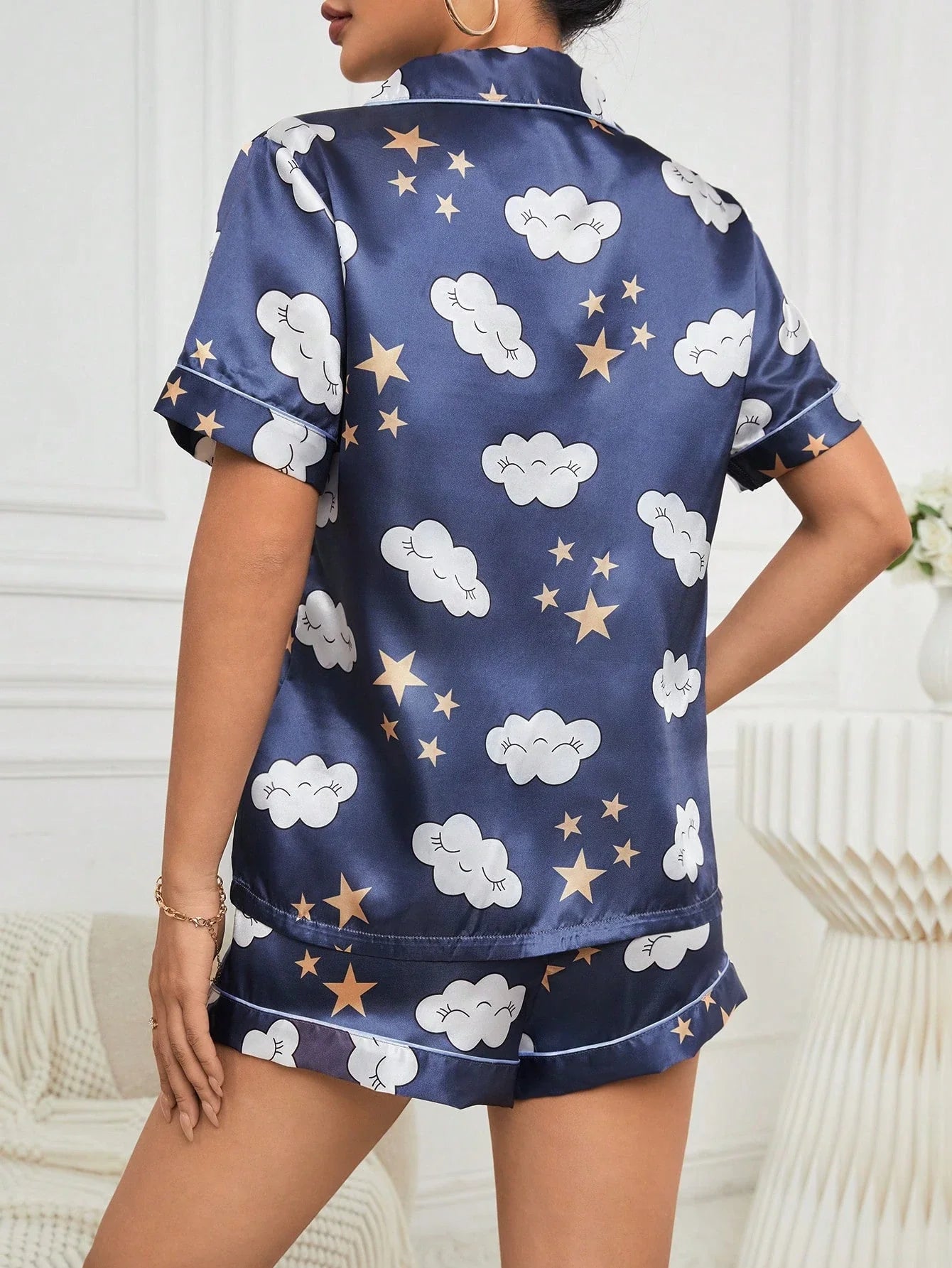 Conjunto de pijama feminino de verão com shorts de manga curta e estampa de nuvem e estrela