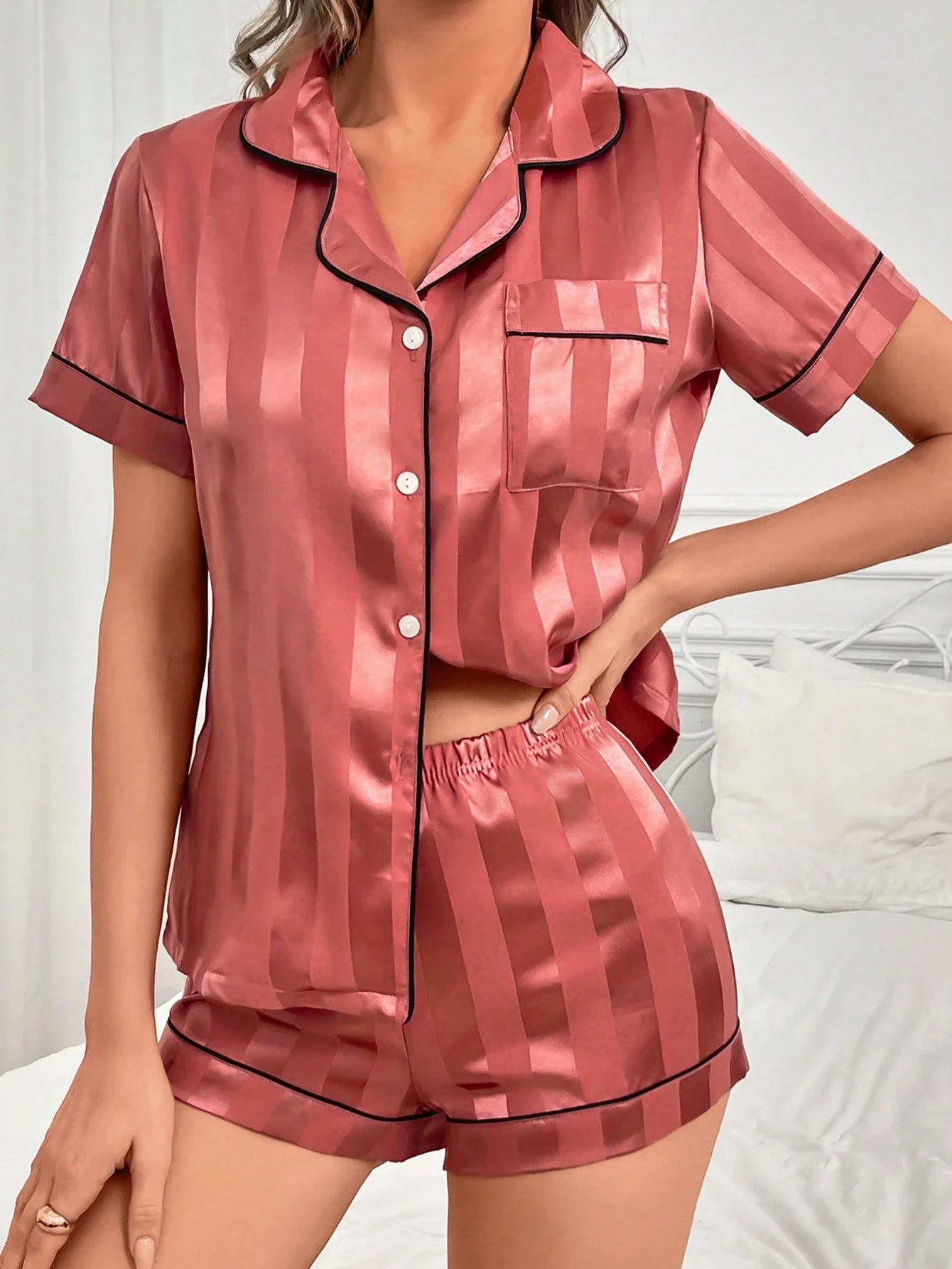 Conjunto De Pijama Feminino Com Gola De Lapela, Manga Curta E Shorts