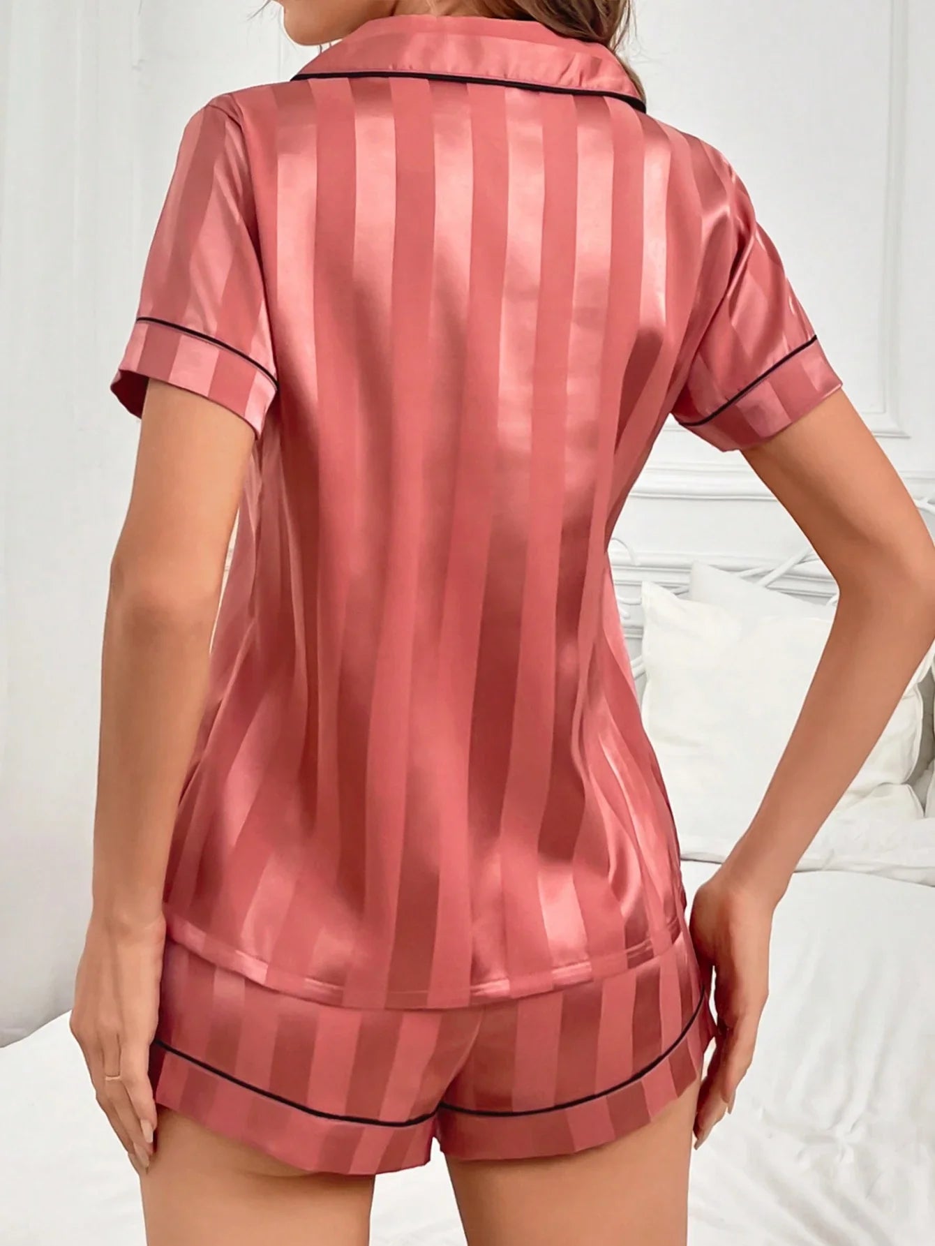 Conjunto De Pijama Feminino Com Gola De Lapela, Manga Curta E Shorts