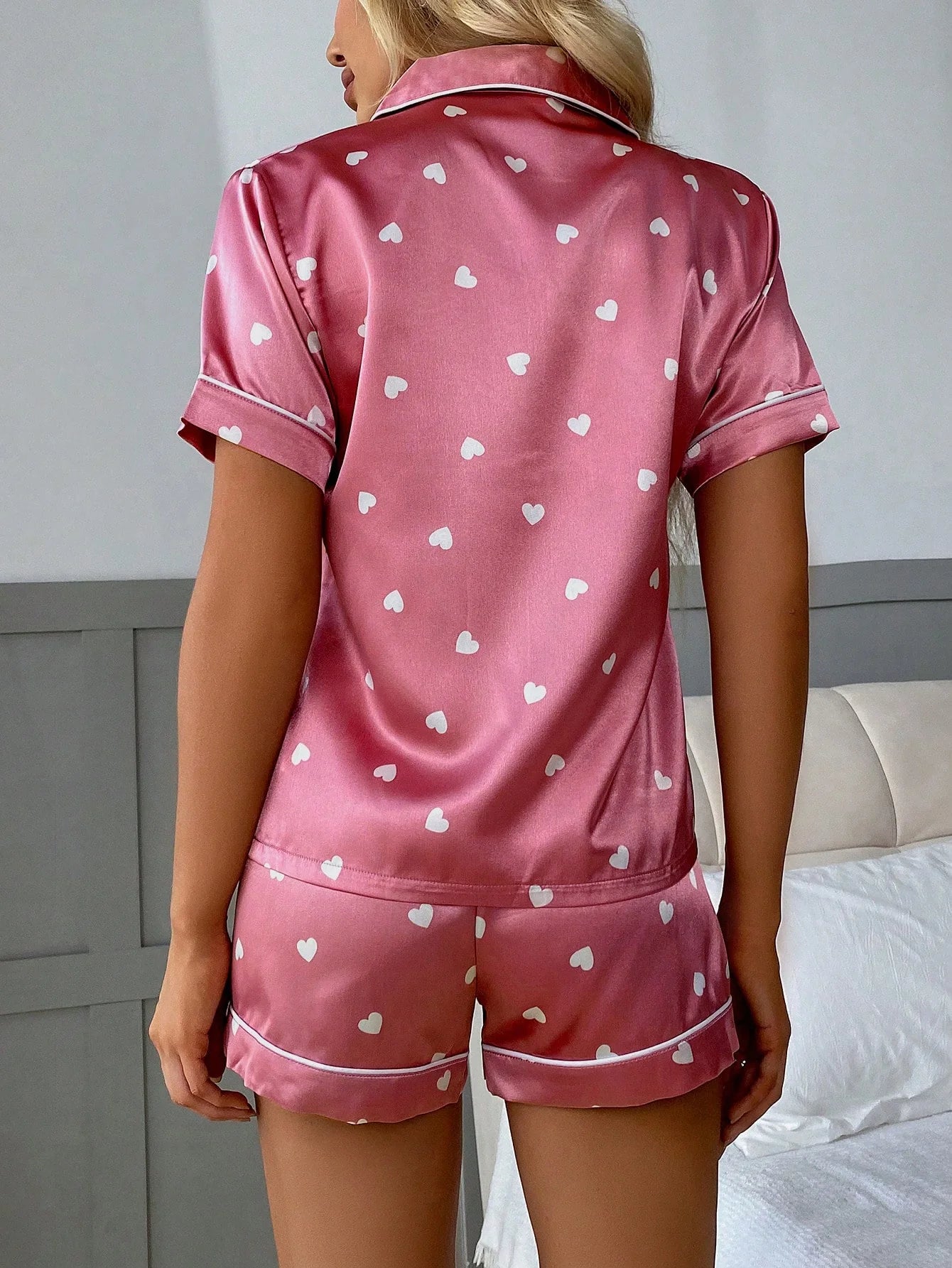 Conjunto de Pijama de Shorts de Manga Curta com Estampa de Coração em Seda Sintética