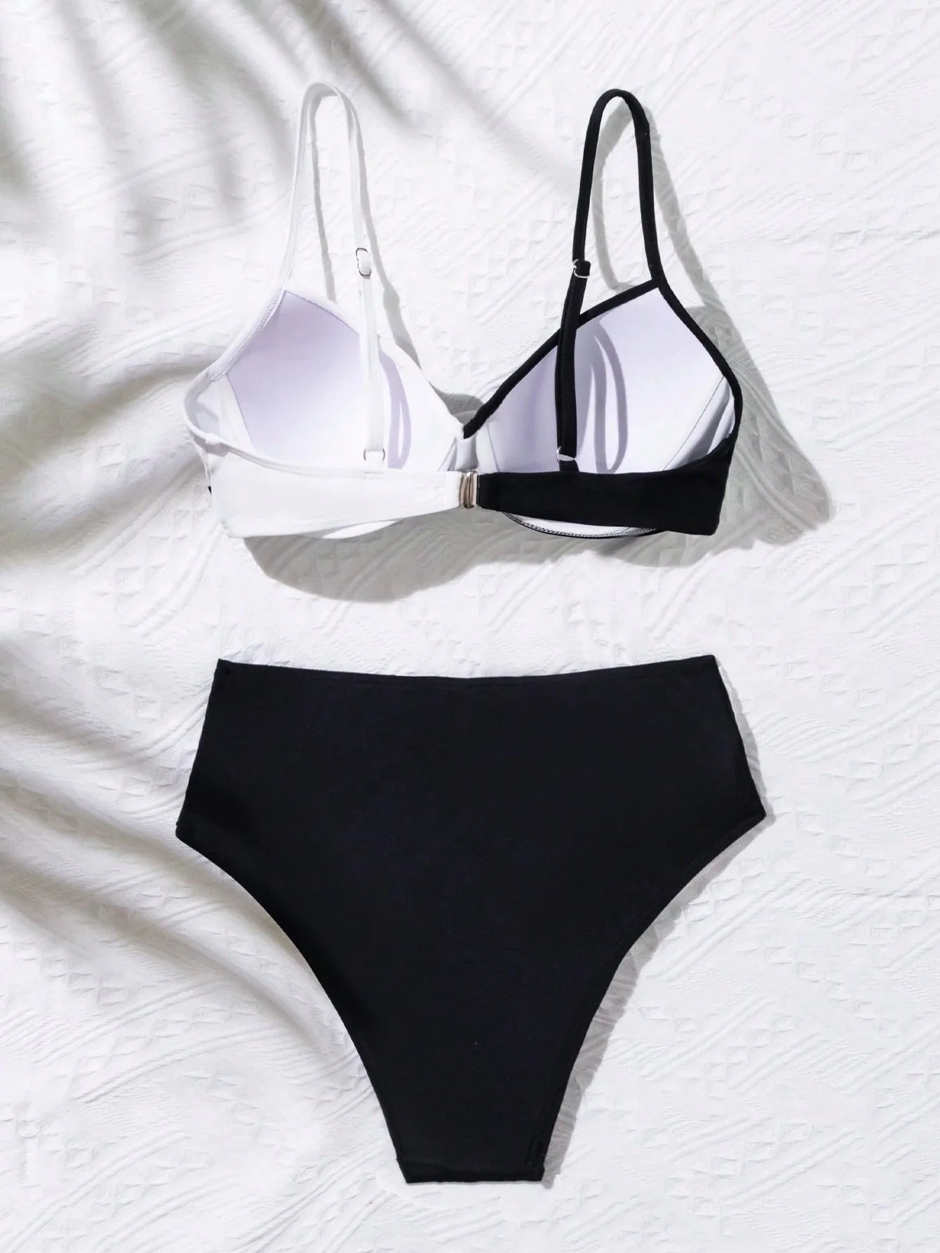 SHEIN Swim Conjunto de Bikini feminino com detalhe transversal em blocos de cores para o verão na praia