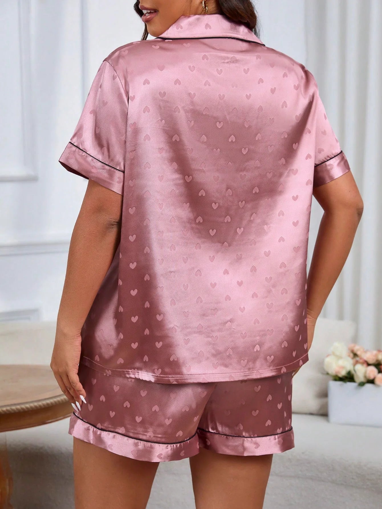 Conjunto de Pijama de Cetim Plus Size, Top de Manga Curta Rosa e Shorts com Jacquard de Coração, Colarinho Aberto