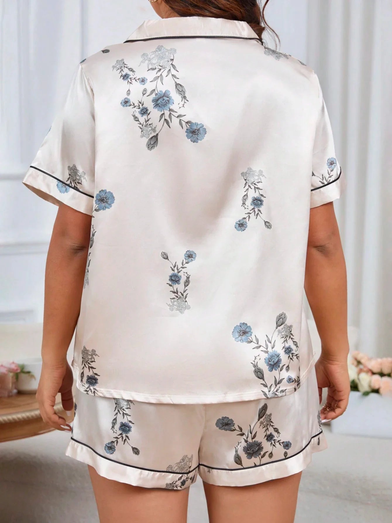 Conjunto de Pijama com Estampa Floral Elegante, Manga Curta e Shorts em Seda Sintética para Mulheres Plus Size