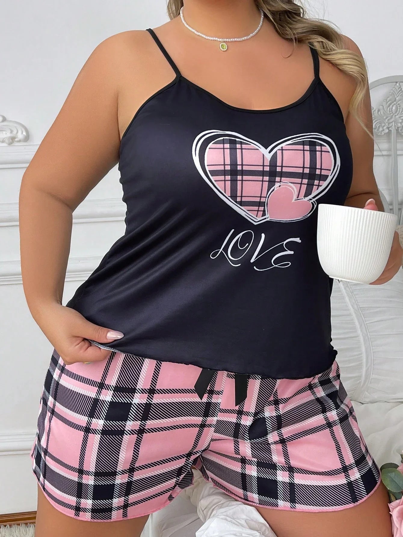 Conjunto de Pijama com Regata e Shorts com Estampa de Xadrez e Coração