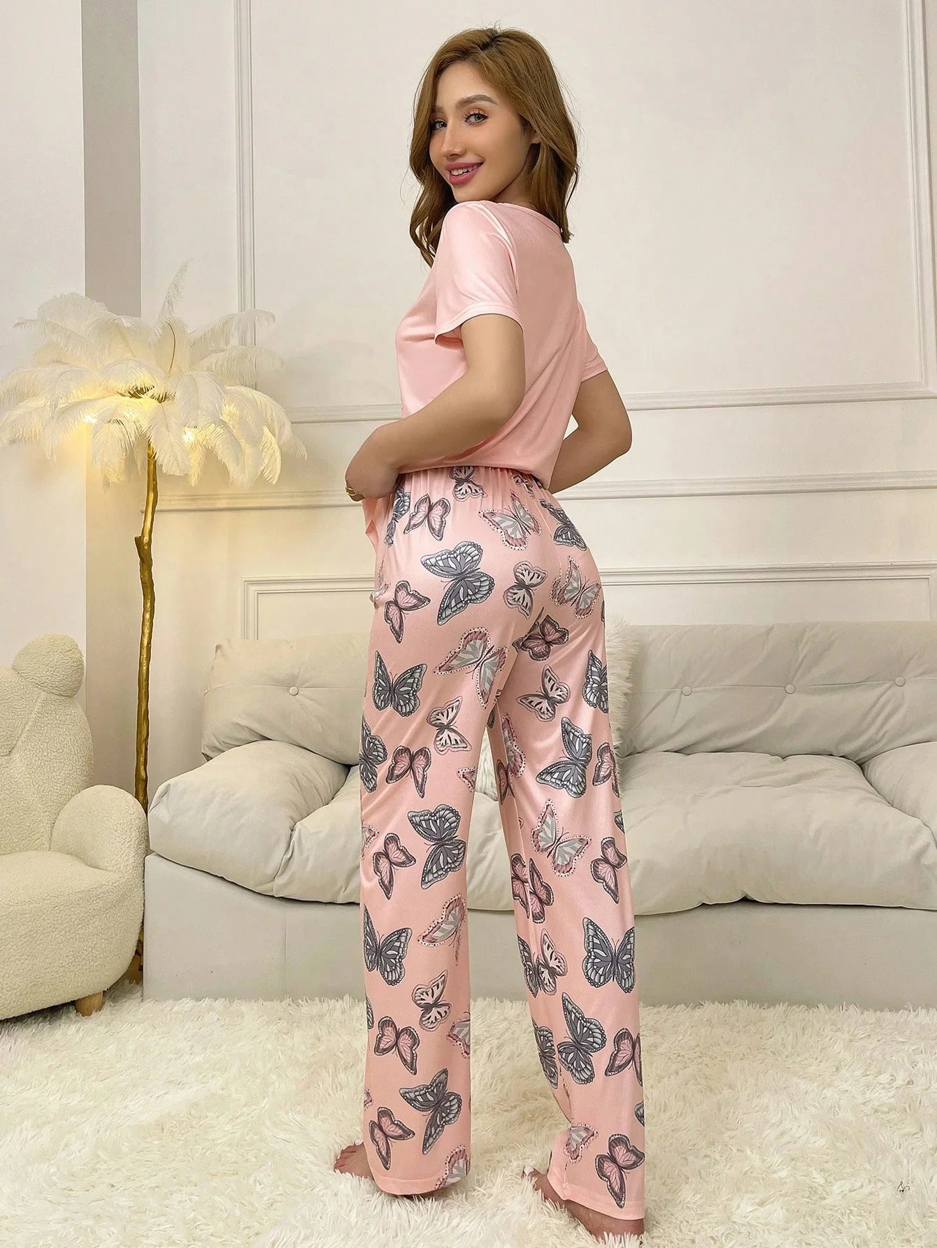 Conjunto de Pijama com Estampa de Borboleta de Manga Curta e Calça Longa Fashionable para Mulheres