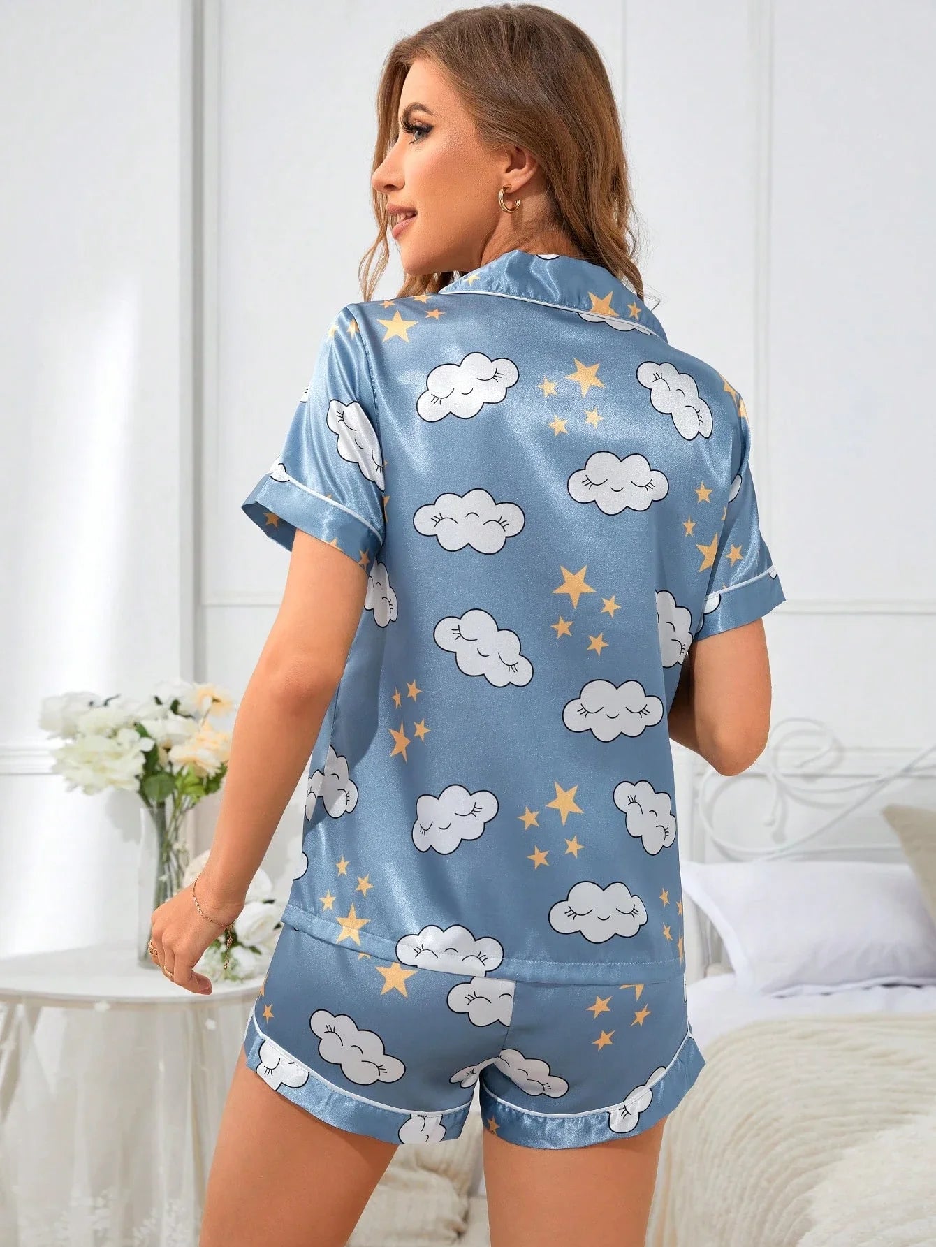 Conjunto de pijama feminino de verão com shorts de manga curta e estampa de nuvem e estrela