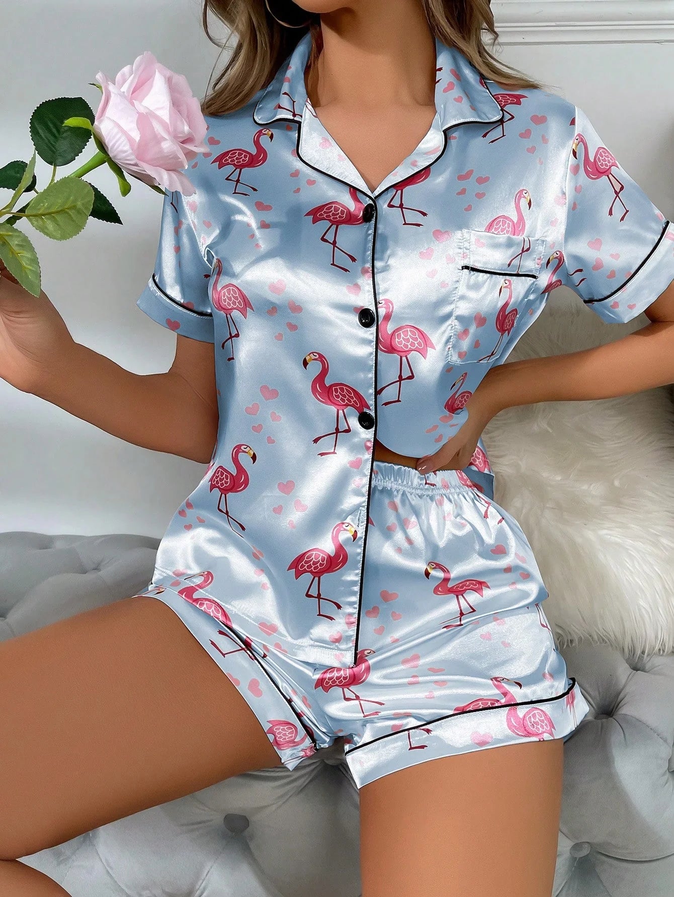 Conjunto de pijama com gola e mangas curtas, com estampa de amor flamingo, para o verão.