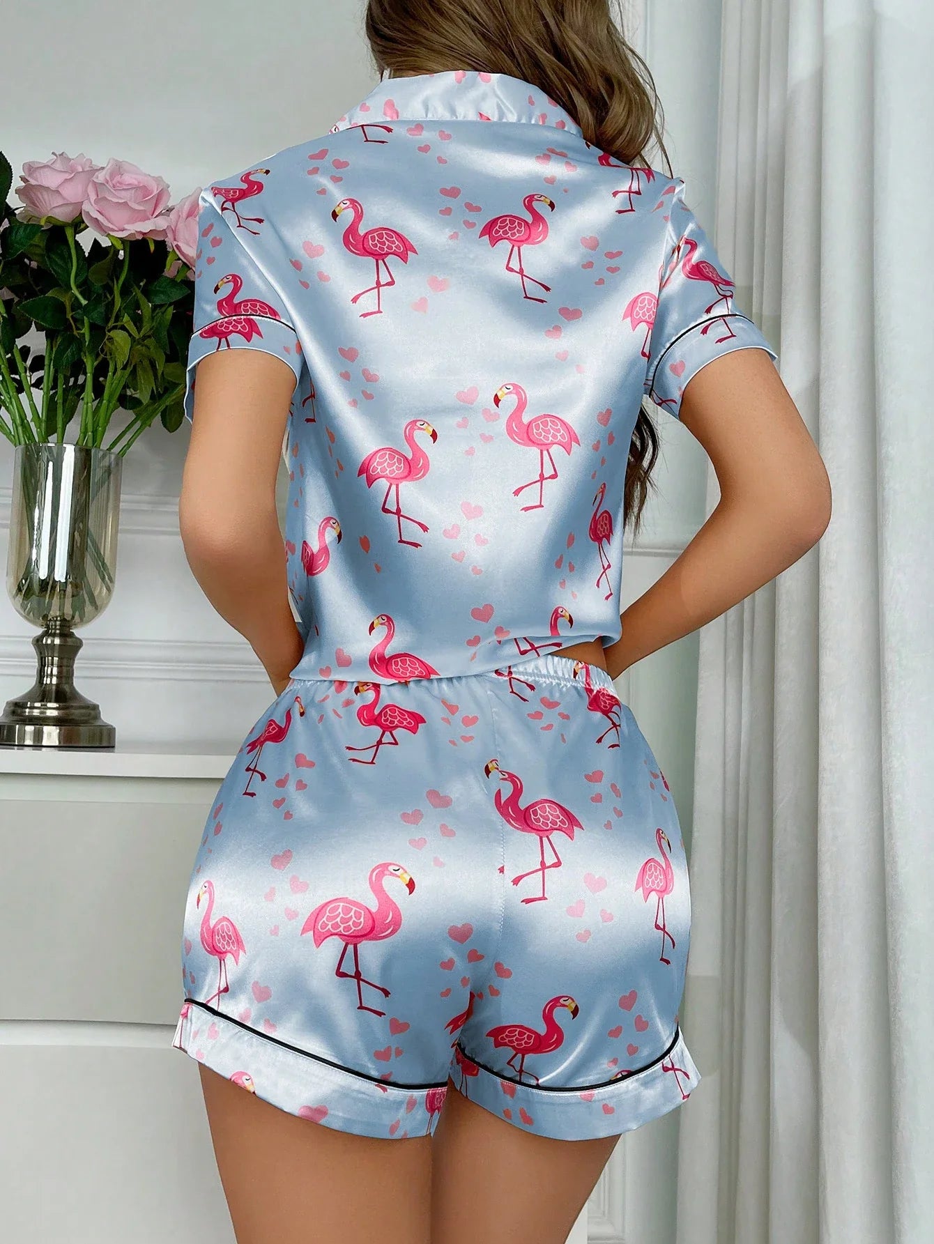 Conjunto de pijama com gola e mangas curtas, com estampa de amor flamingo, para o verão.