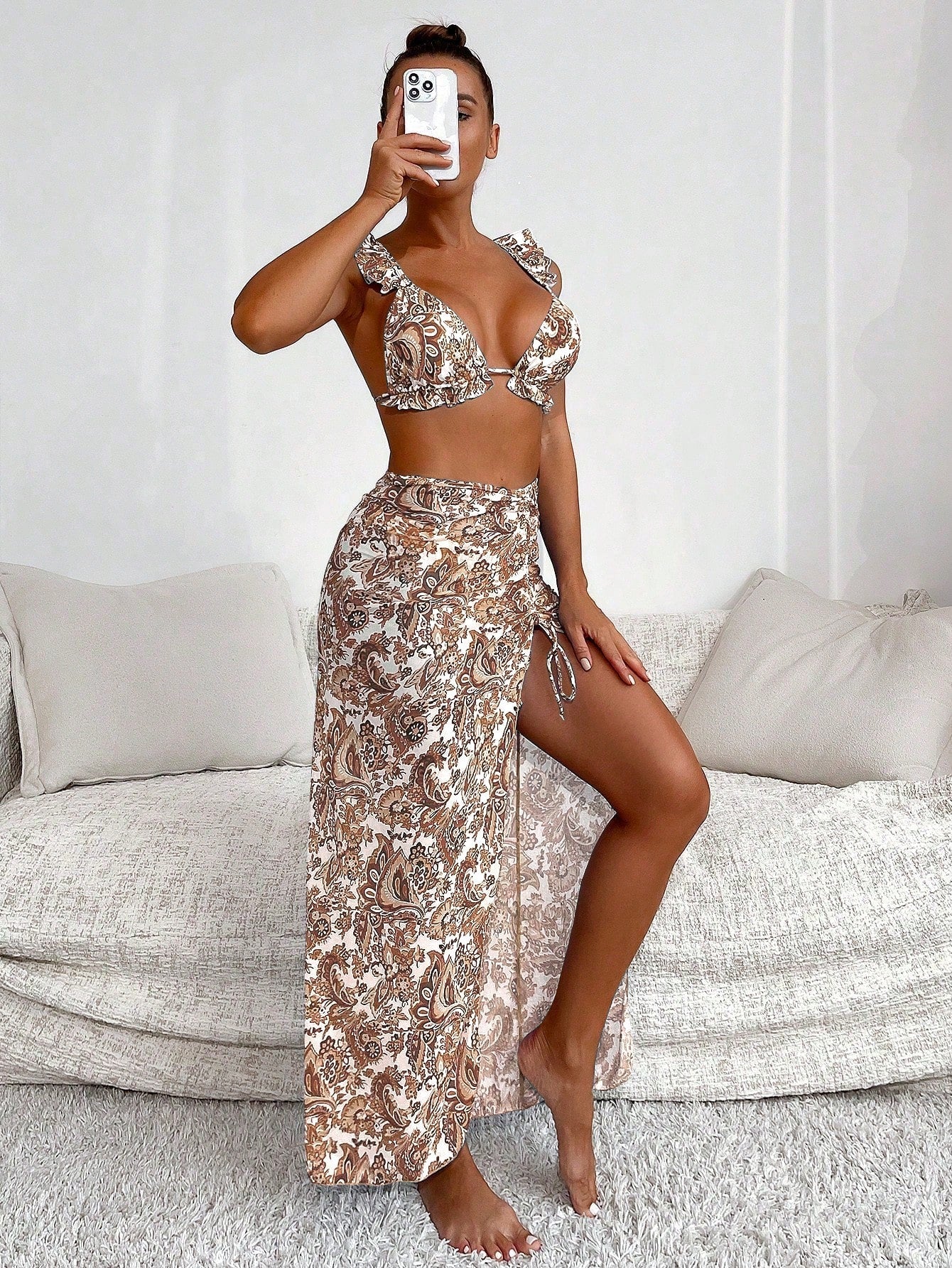 SHEIN Swim Conjunto de biquíni sólido acabamento de folho top & atrevido de baixo & saia de praia 3 peças roupa de banho