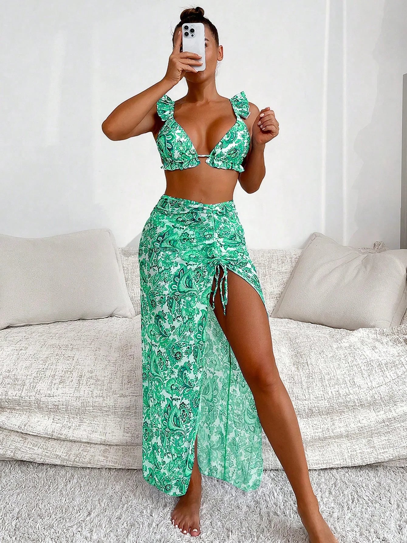 SHEIN Swim Conjunto de biquíni sólido acabamento de folho top & atrevido de baixo & saia de praia 3 peças roupa de banho