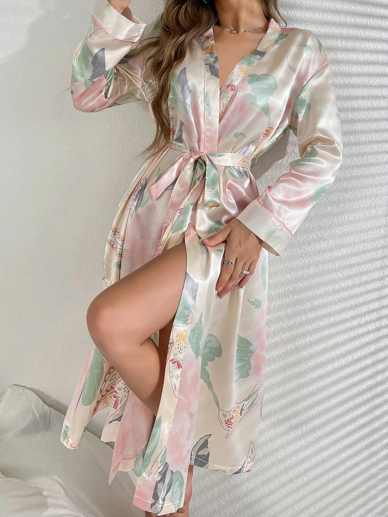Roupão feminino casual e confortável em seda simulada, estampado com cinto