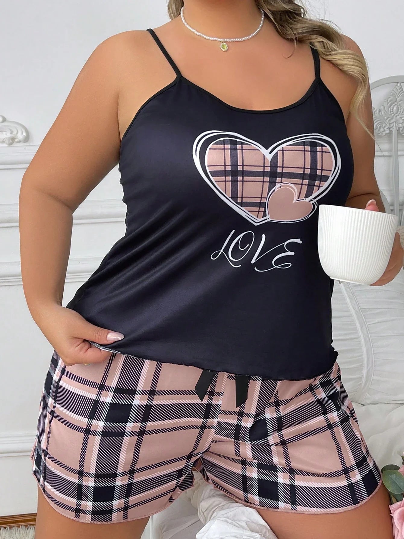 Conjunto de Pijama com Regata e Shorts com Estampa de Xadrez e Coração