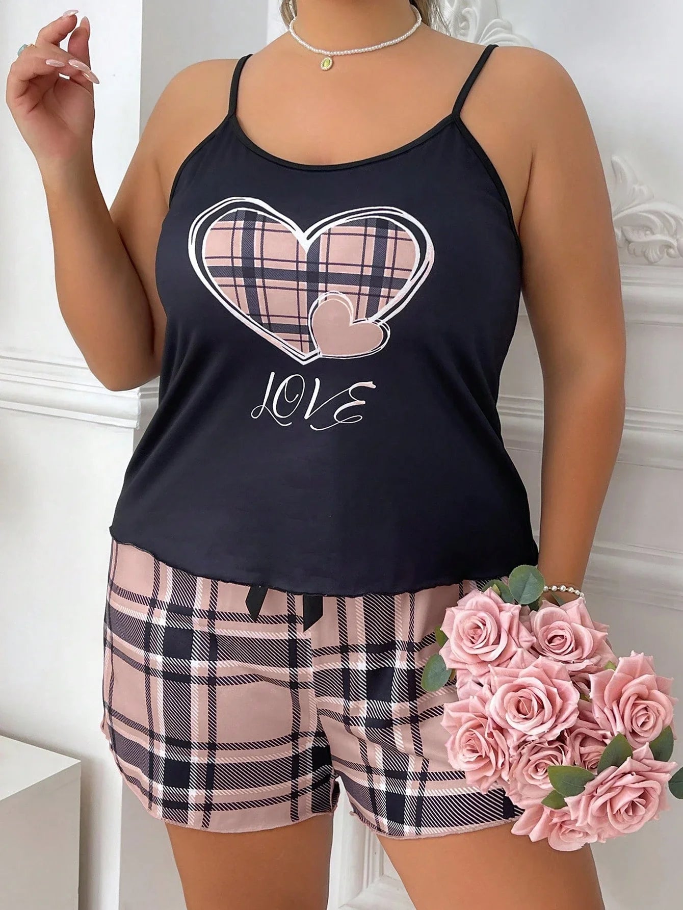 Conjunto de Pijama com Regata e Shorts com Estampa de Xadrez e Coração