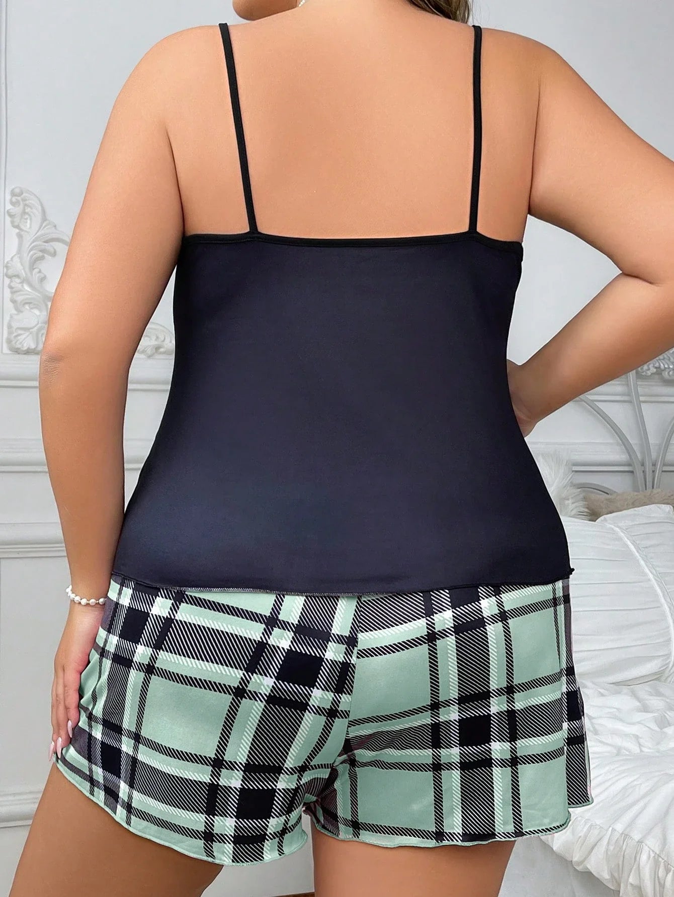 Conjunto de Pijama com Regata e Shorts com Estampa de Xadrez e Coração