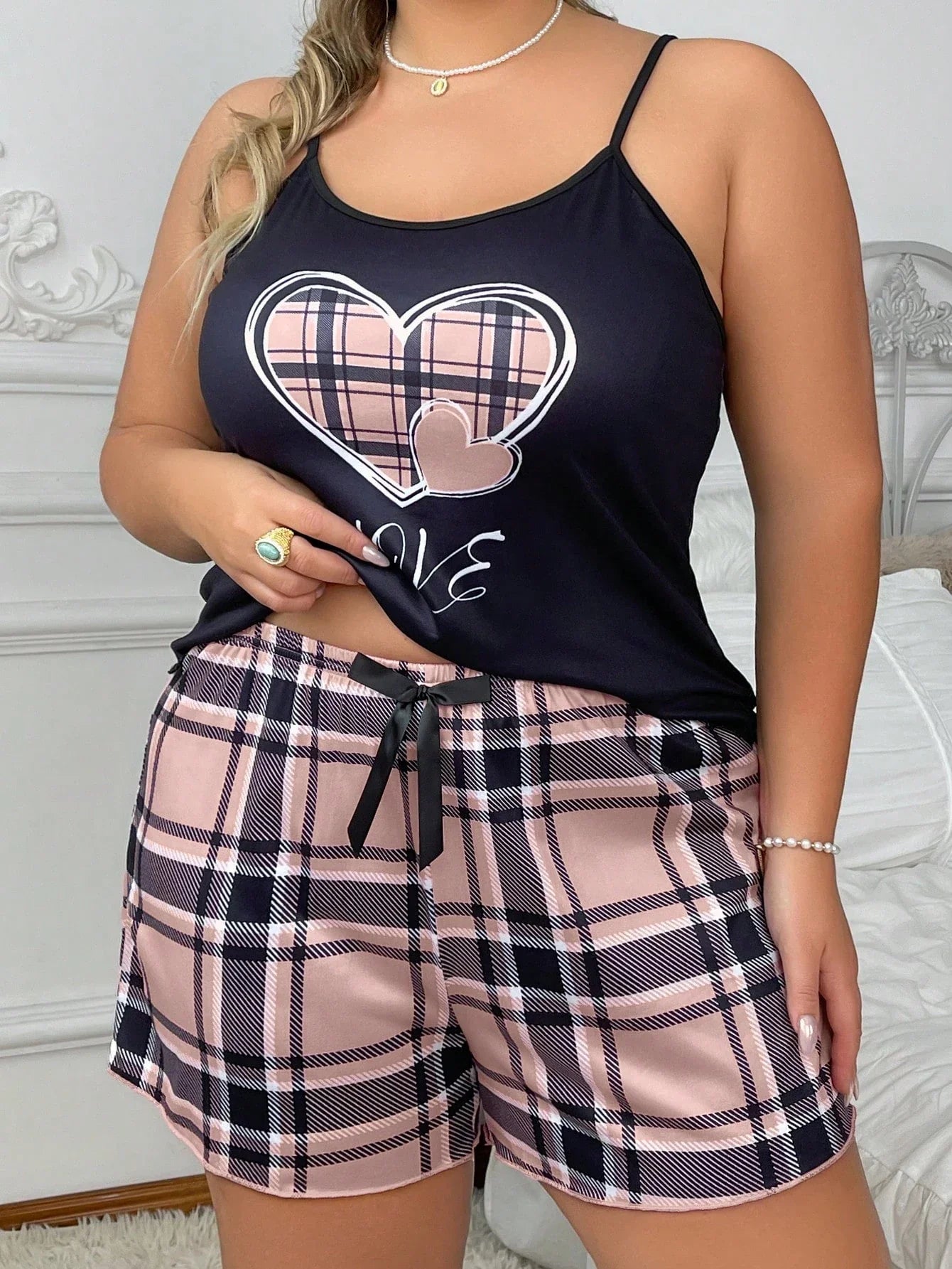 Conjunto de Pijama com Regata e Shorts com Estampa de Xadrez e Coração