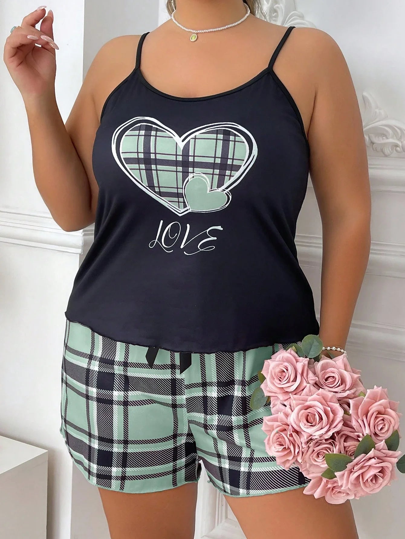 Conjunto de Pijama com Regata e Shorts com Estampa de Xadrez e Coração