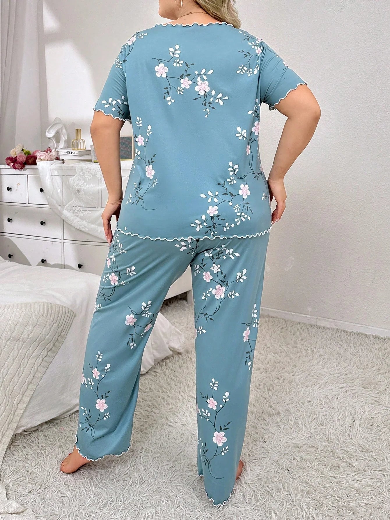 Conjunto de Pijama Plus Size com Estampa Floral, Laço Decorativo e Manga Curta e Calça Longa