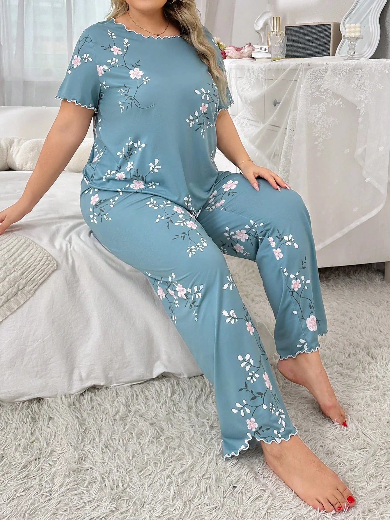 Conjunto de Pijama Plus Size com Estampa Floral, Laço Decorativo e Manga Curta e Calça Longa