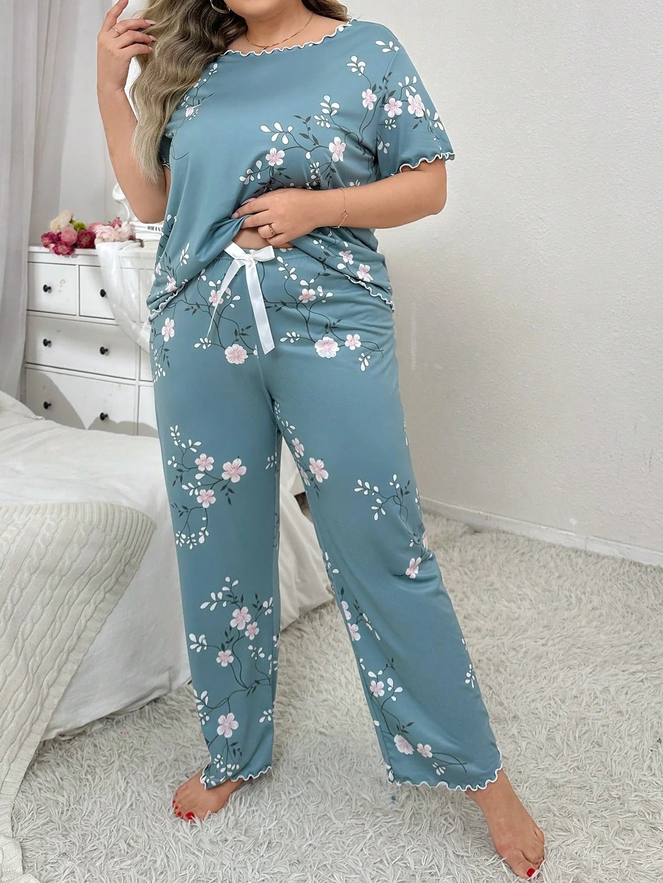 Conjunto de Pijama Plus Size com Estampa Floral, Laço Decorativo e Manga Curta e Calça Longa