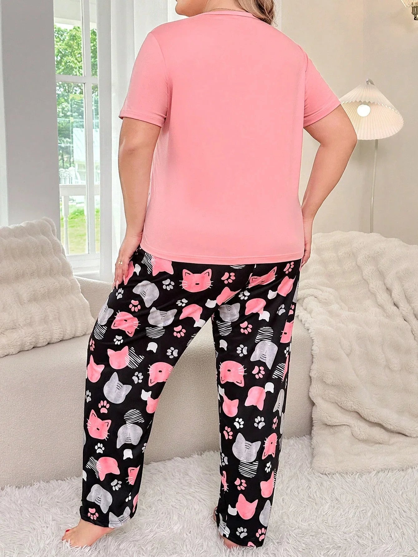 Conjunto de pijama de manga curta e calça comprida estampada de gato fofinho