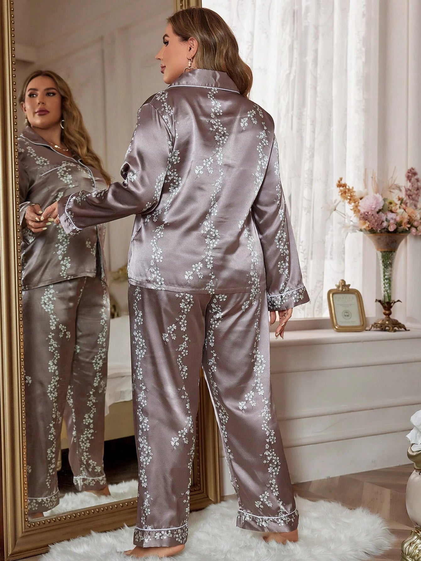 LuxeNights Conjunto de Pijama de Cetim com Estampa Floral e Detalhes em Vivo em Contraste