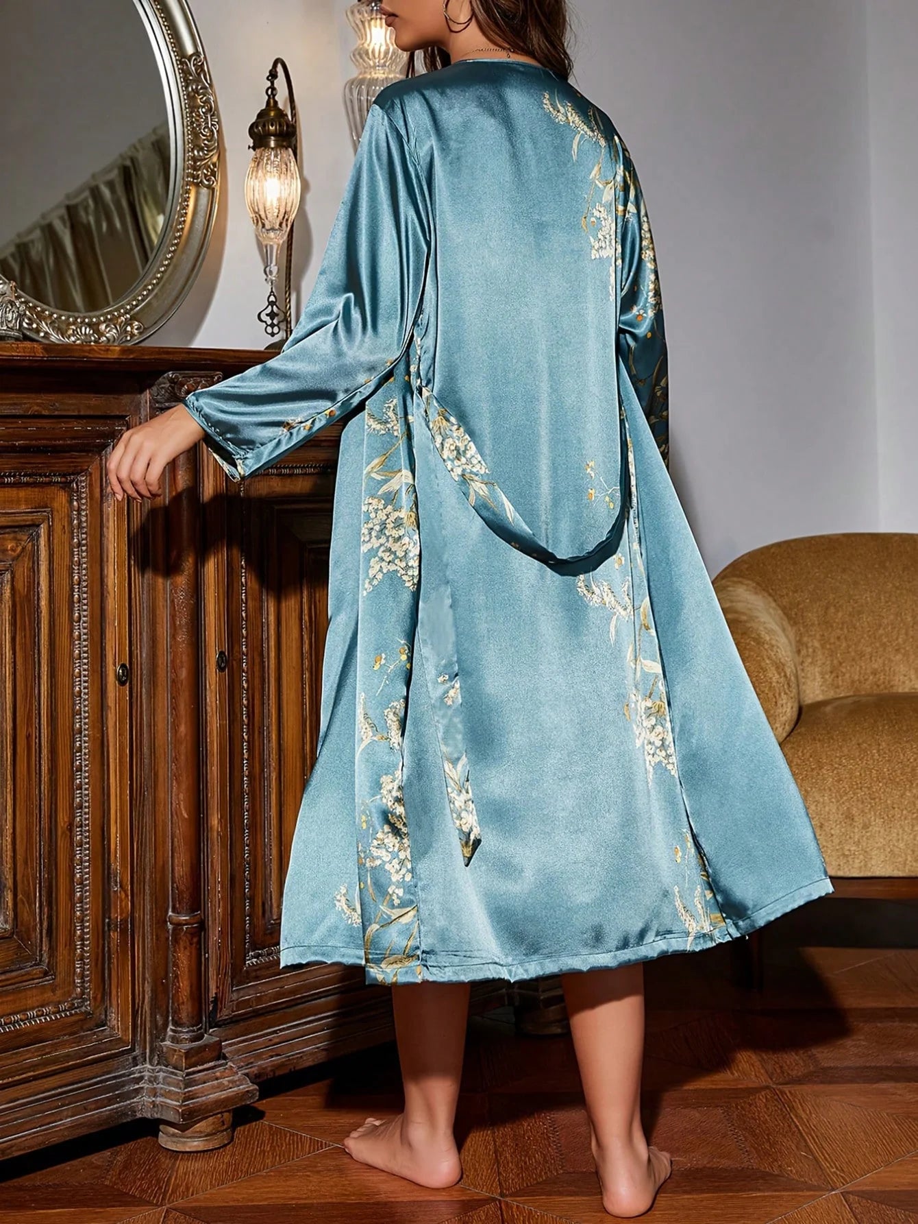 2 Peças Conjunto de Robe e Camisola Elegante Feminino com Estampa Floral de Folhas de Seda, Robe Longo Solto com Cinto e Vestido Curto com Alça Fina, Conjunto de Roupa de Dormir Casual e Confortável, Conjunto de Duas Peças