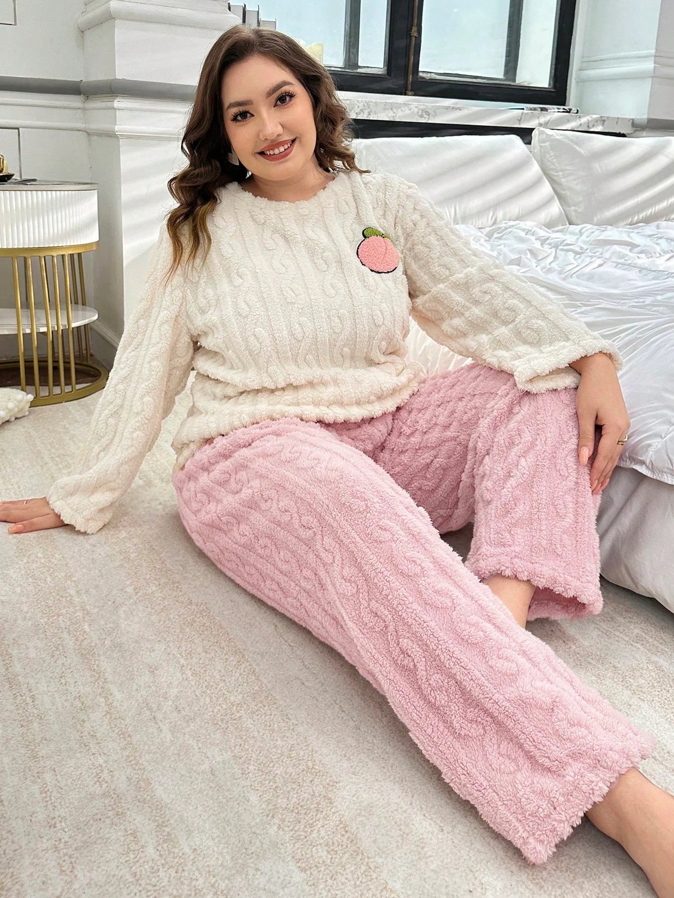 2 peças Conjunto Casual Plus Size Quente com Parte Superior Bordada em Cor de Damasco Forrada de Pelúcia e Calça Rosa