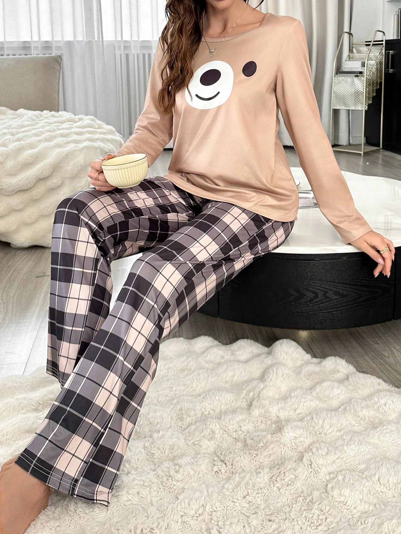 Conjunto Casual de Pijama com Top de Manga Longa com Estampa de Expressão Animal e Calça Xadrez para Mulheres