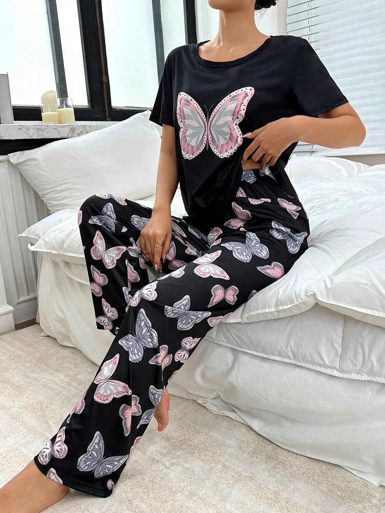 Conjunto de Pijama com Estampa de Borboleta de Manga Curta e Calça Longa Fashionable para Mulheres
