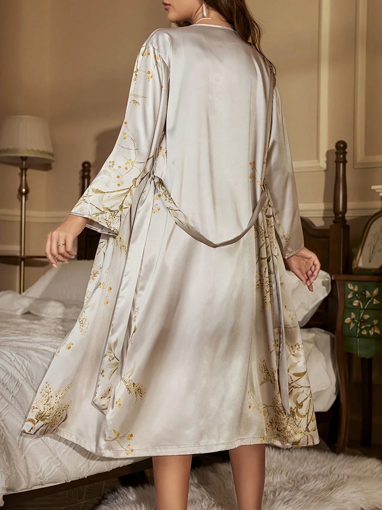 2 Peças Conjunto de Robe e Camisola Elegante Feminino com Estampa Floral de Folhas de Seda, Robe Longo Solto com Cinto e Vestido Curto com Alça Fina, Conjunto de Roupa de Dormir Casual e Confortável, Conjunto de Duas Peças