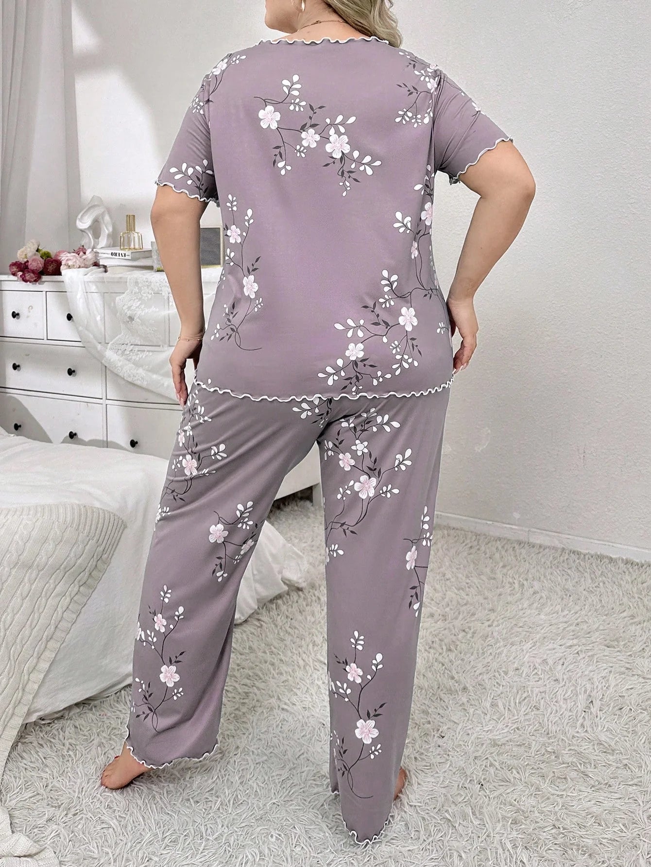 Conjunto de Pijama Plus Size com Estampa Floral, Laço Decorativo e Manga Curta e Calça Longa