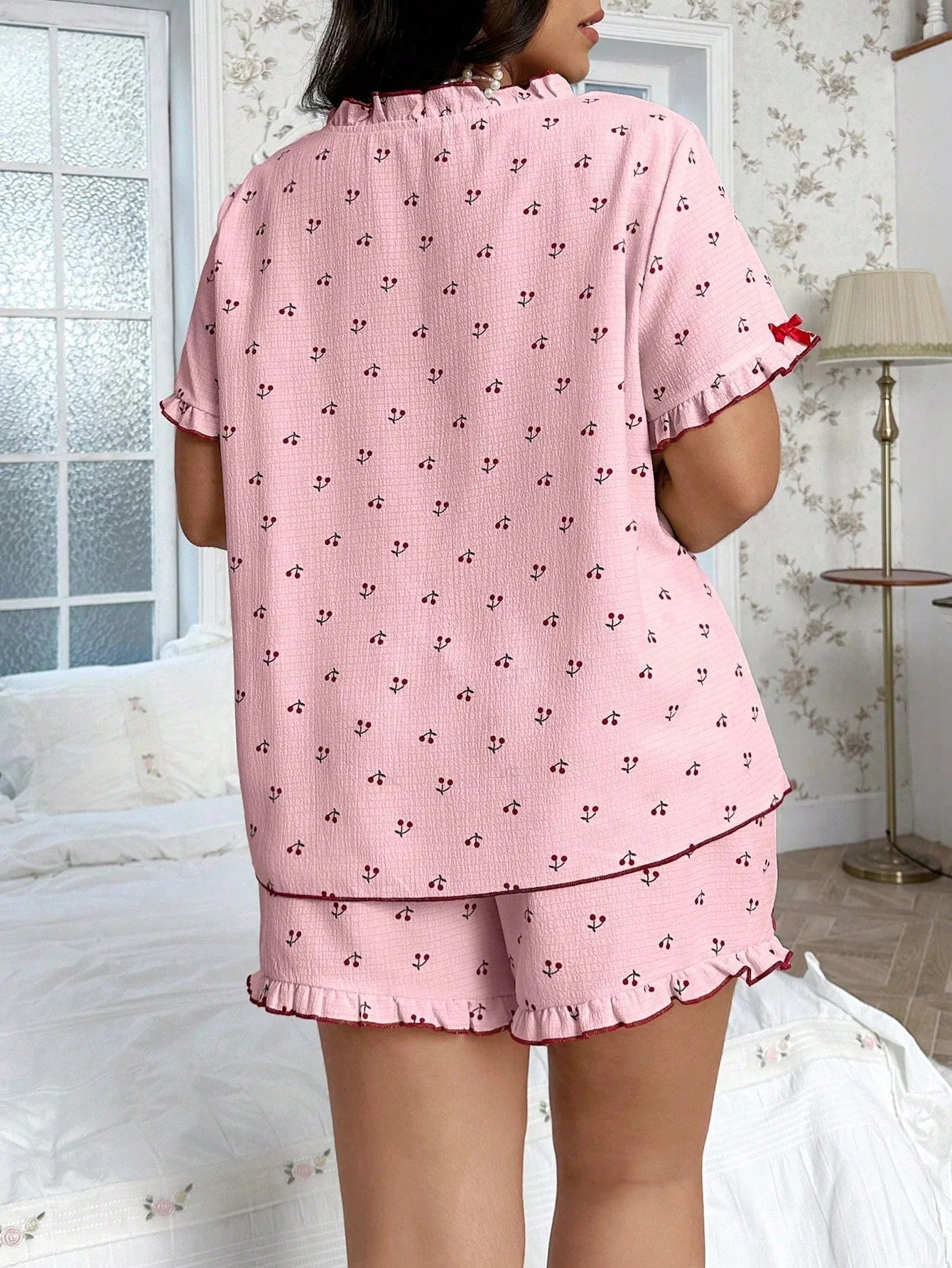 CottageSlumber Conjunto de Pijama Estampa de Cereja Tamanho Plus com Detalhes Pregueados e Frontal Aberto