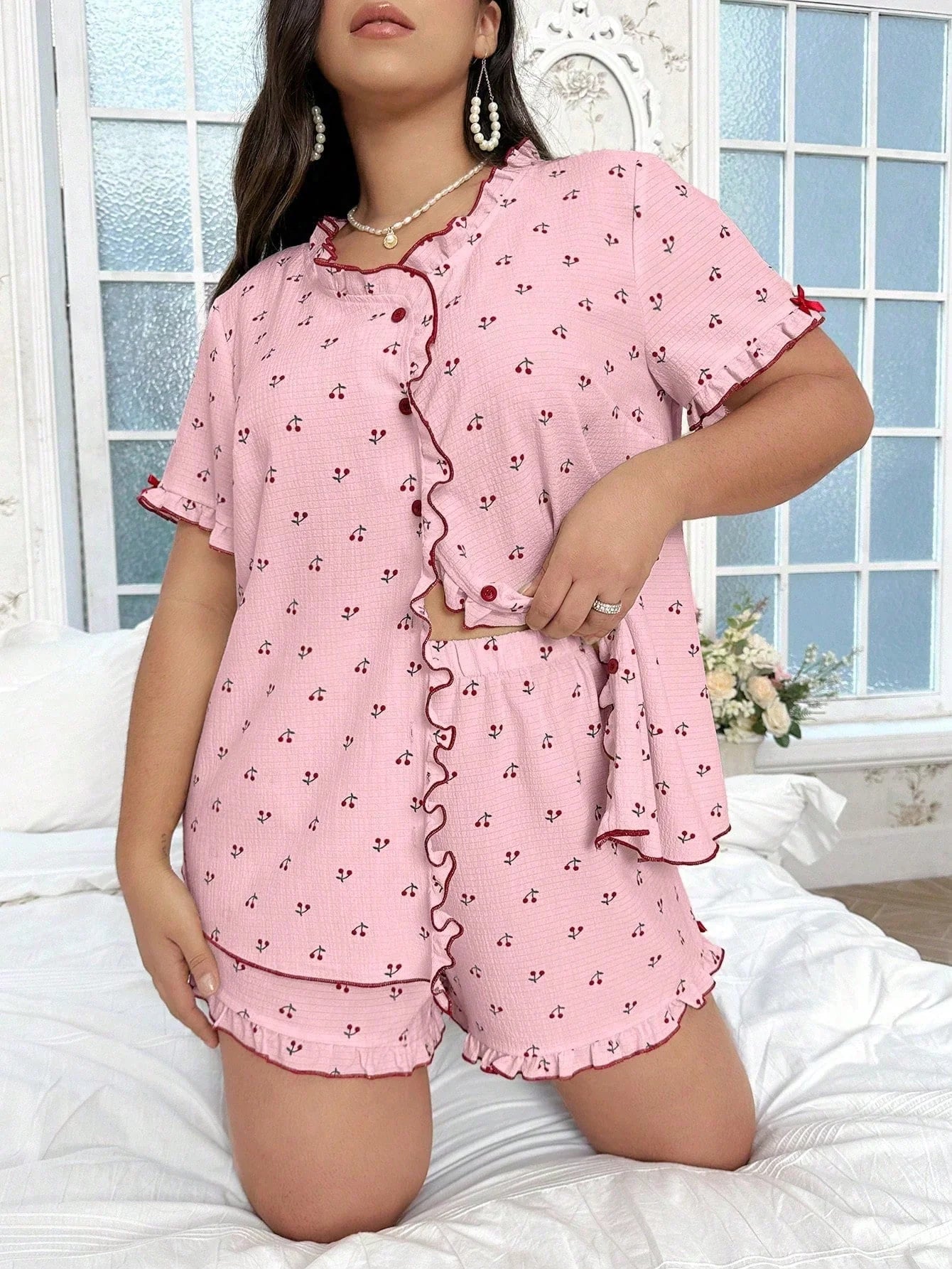 CottageSlumber Conjunto de Pijama Estampa de Cereja Tamanho Plus com Detalhes Pregueados e Frontal Aberto