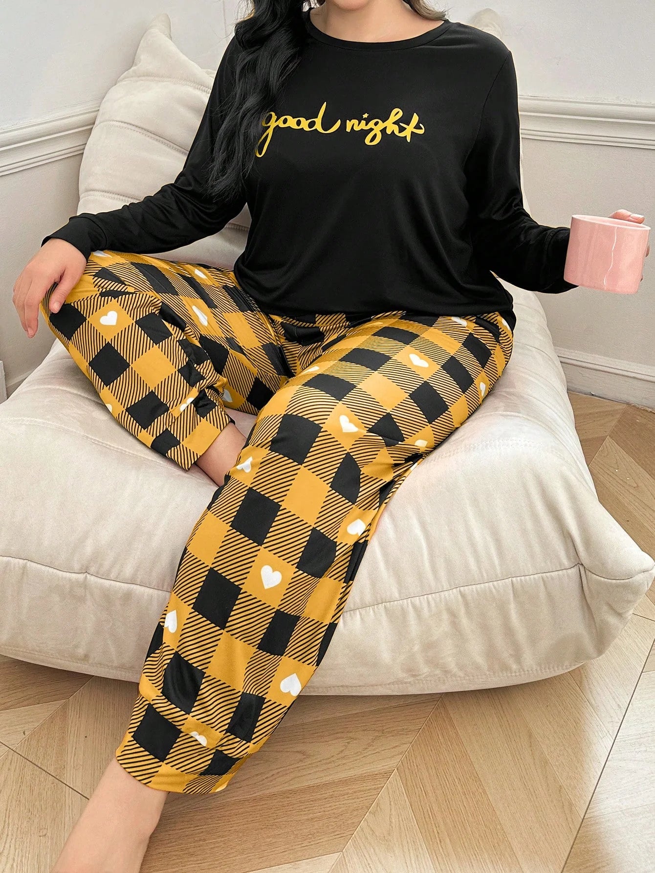 Conjunto de Pijama com Camiseta Estampada com Gráfico de Letra Plus e Calça Estampada com Coração e Xadrez
