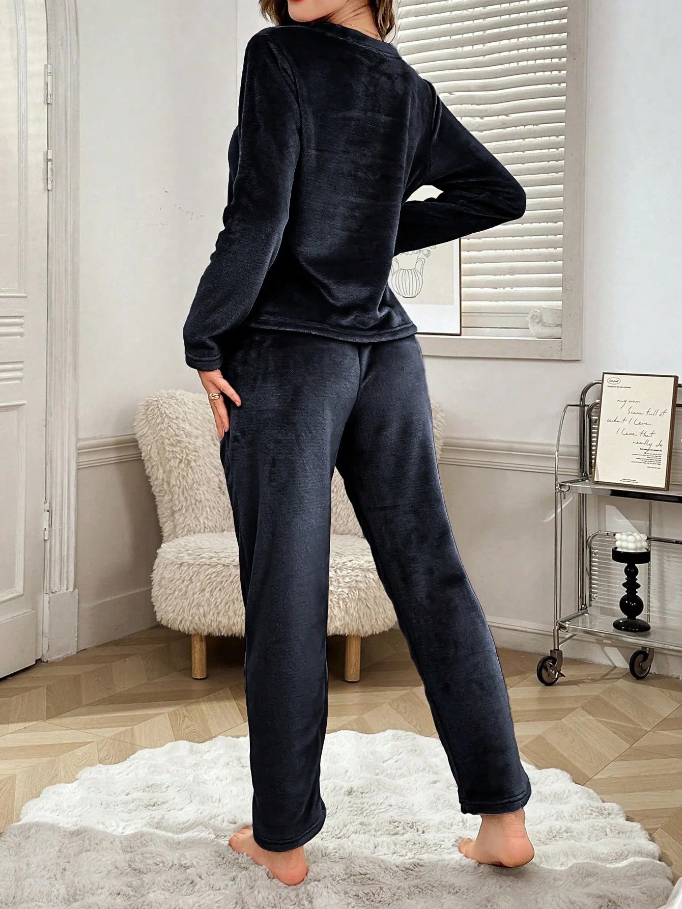 Conjunto de Pijama Flanelado com Bordado de Cílios e Corações