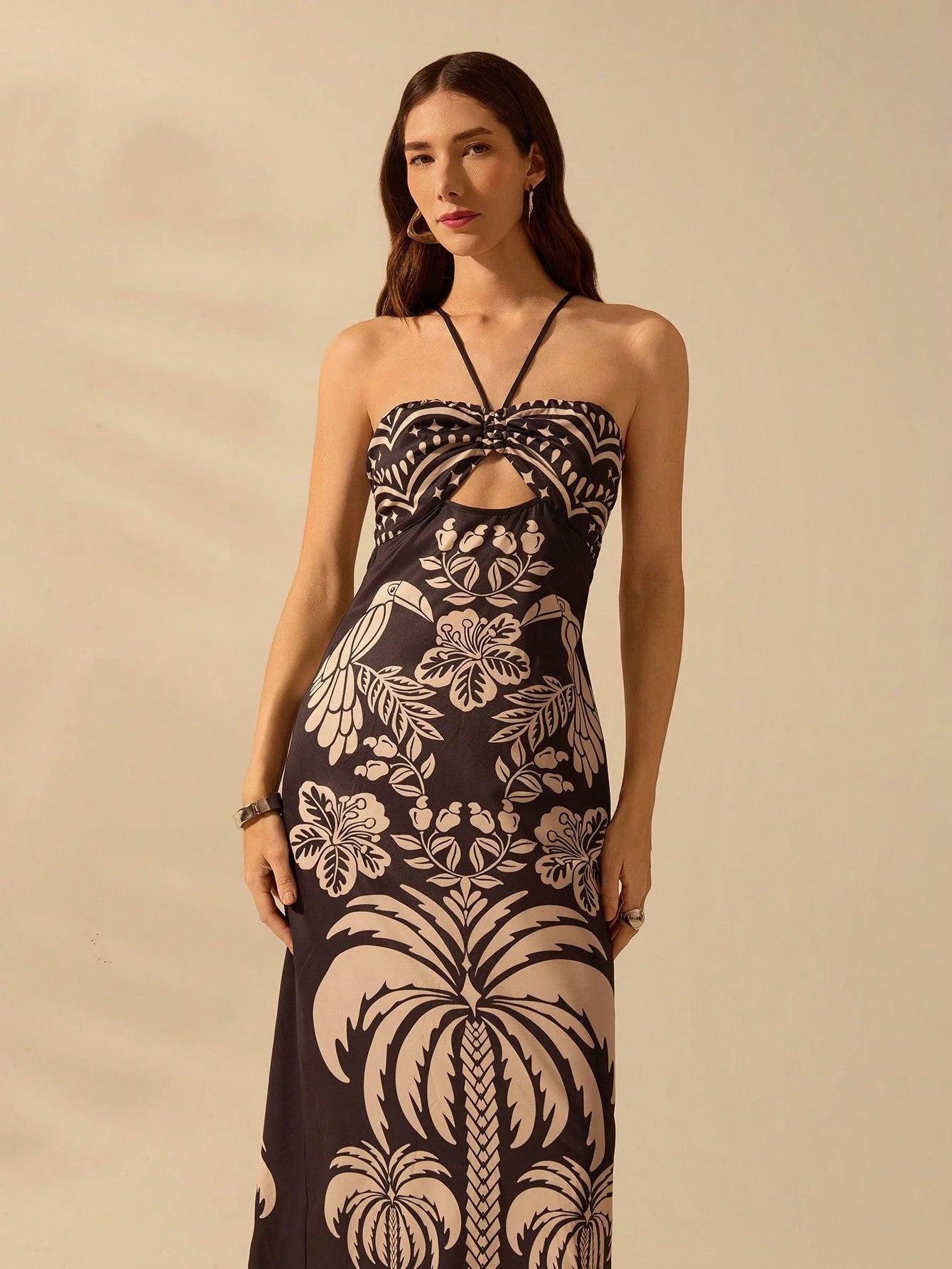 CAJUNI Vestido casual de verão com decote com laço, fenda e estampa boêmia tropical de pássaros, palmeiras e flores, para férias