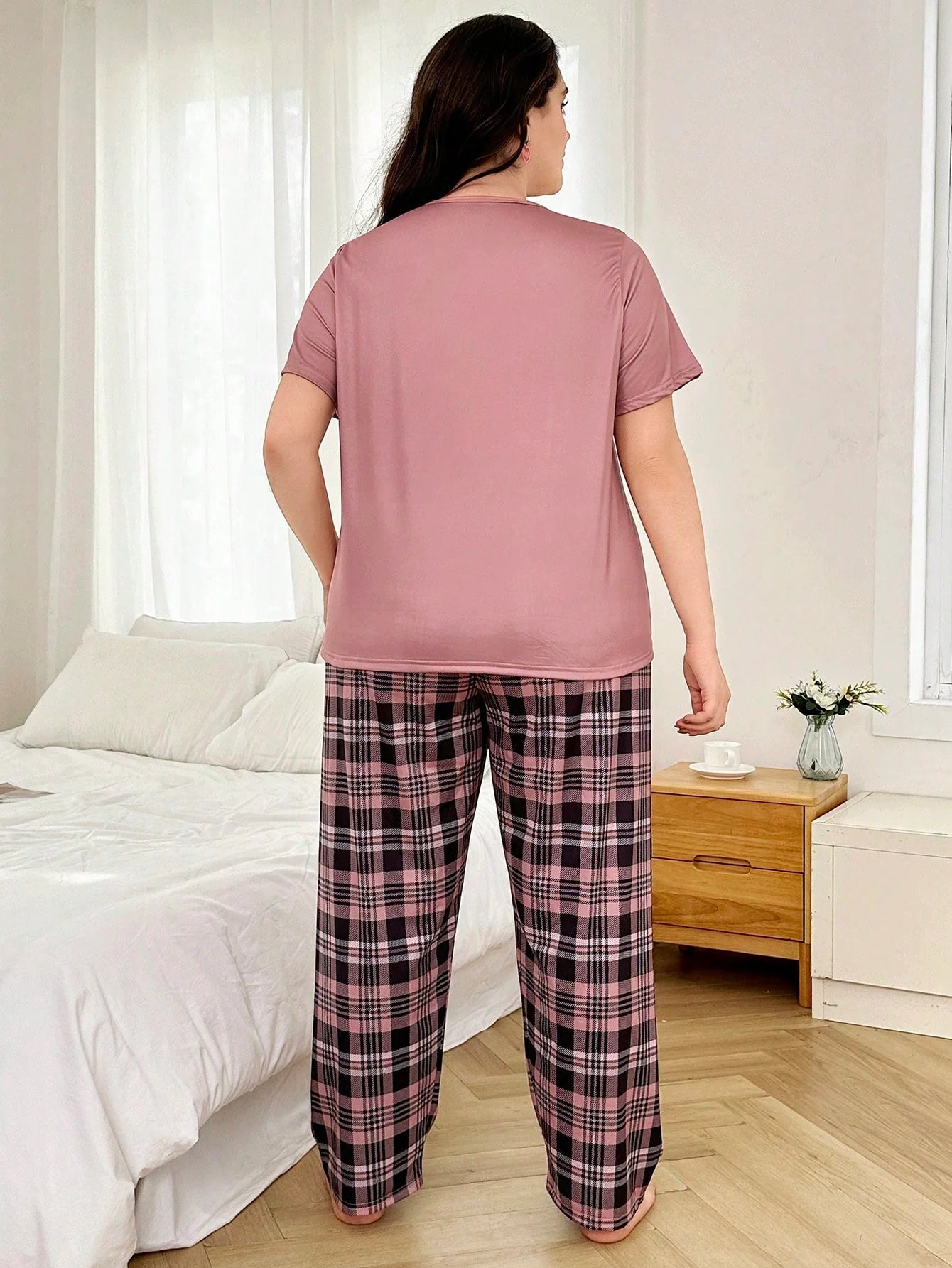 Dream Adore Conjunto de Pijama Xadrez com Estampa de Coração de Gola Redonda, Manga Longa e Calça Longa em Plus Size