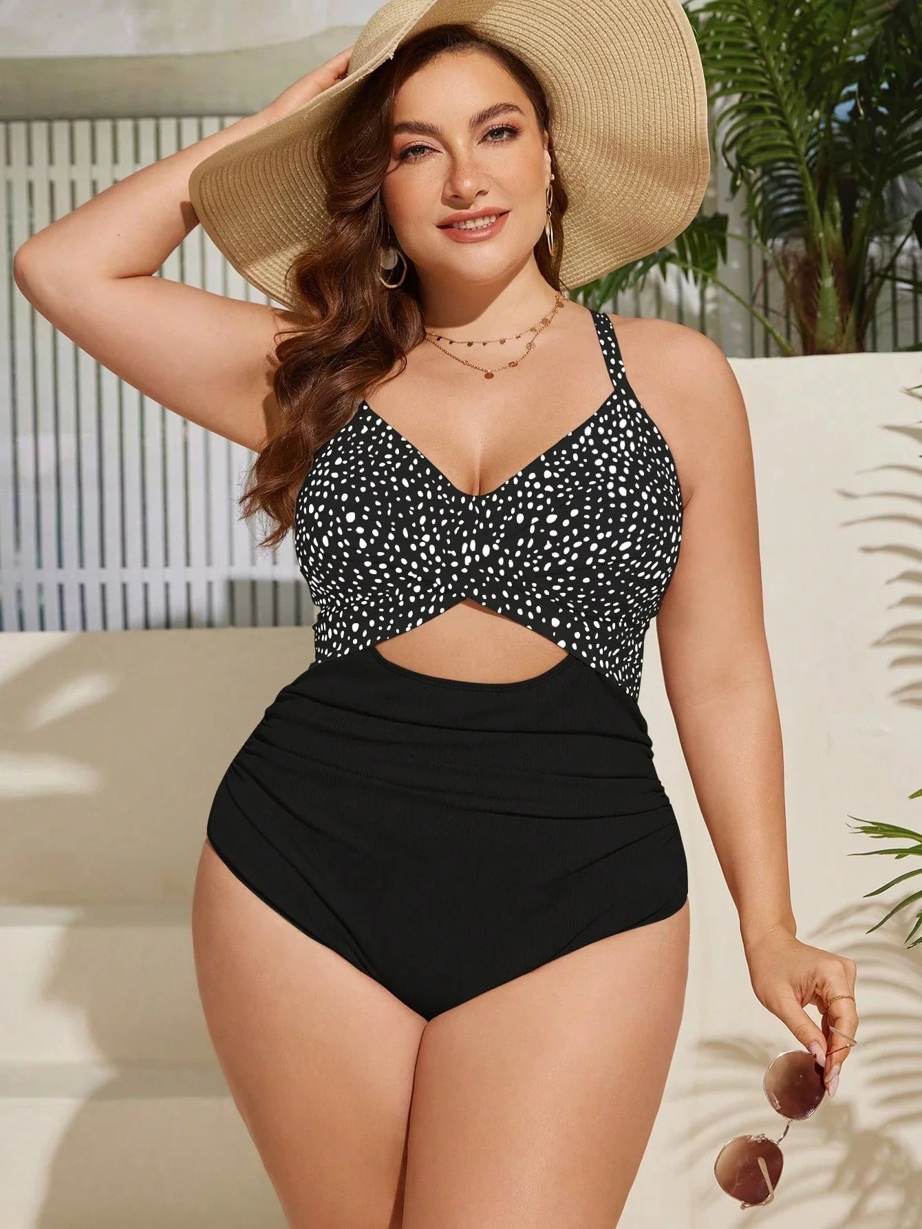 SHEIN Swim Curve Maiô Elegante e Sexy com Twist e Recorte, Plus Size, Adequado para Férias de Verão